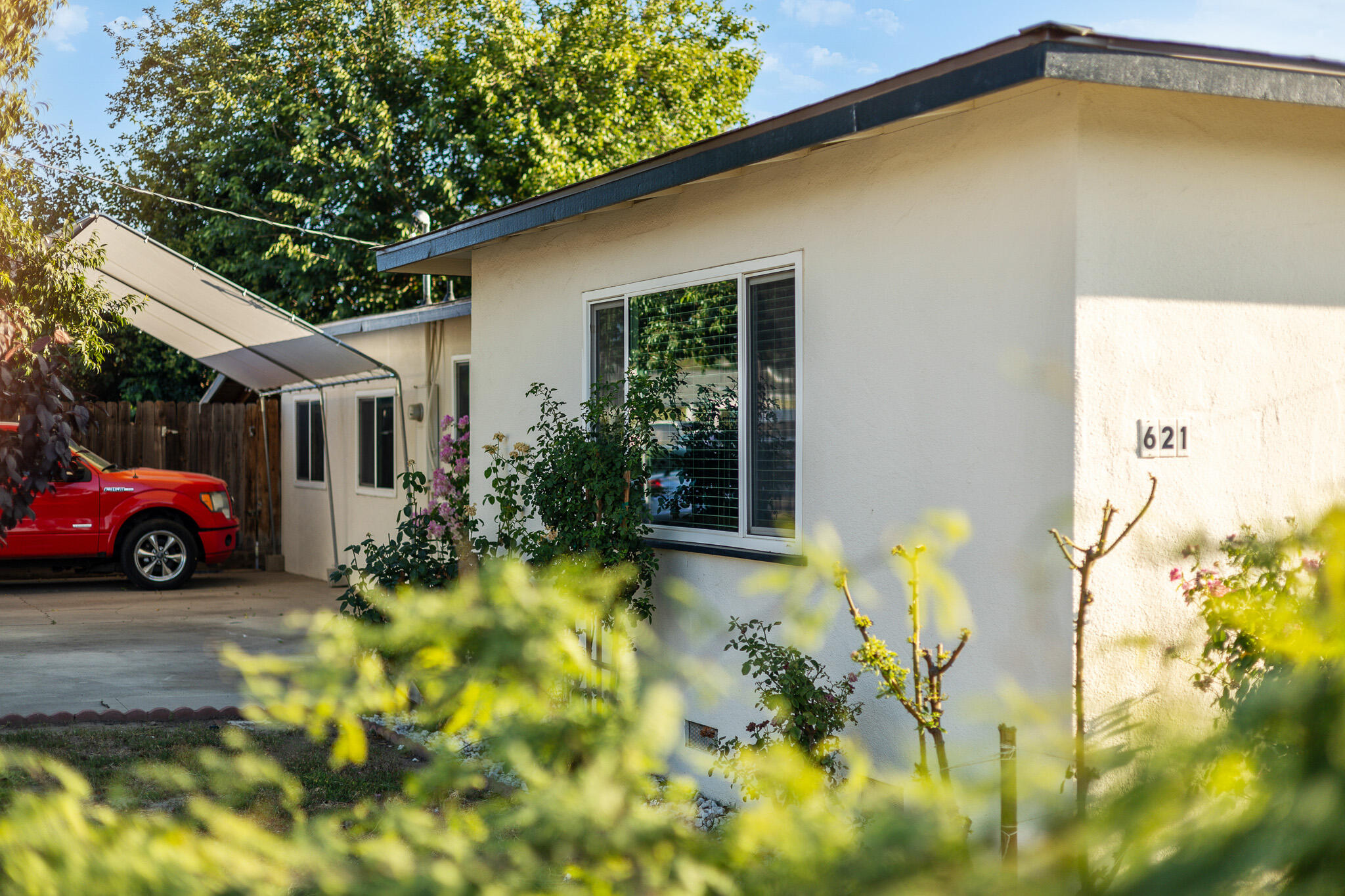 621 E Laurel Ave, Visalia, CA 93292