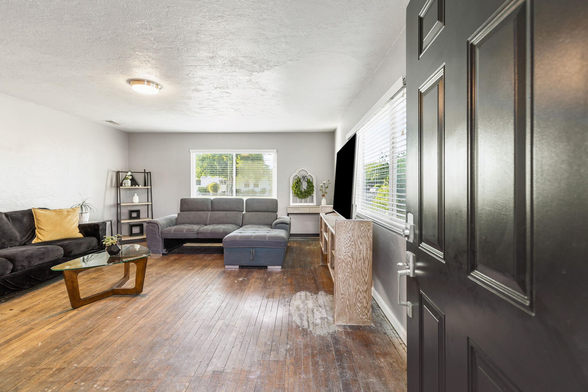 621 E Laurel Ave, Visalia, CA 93292