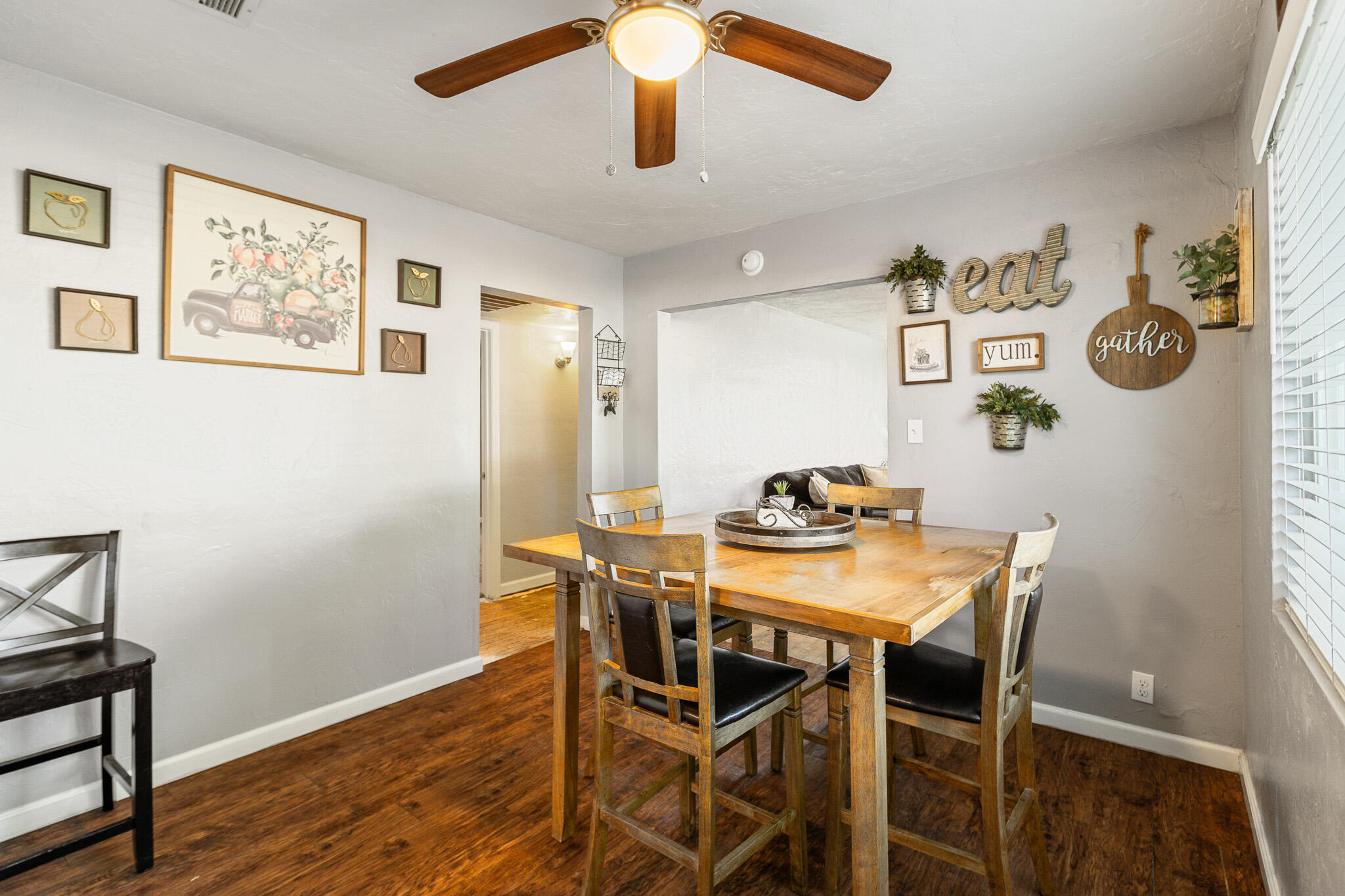621 E Laurel Ave, Visalia, CA 93292