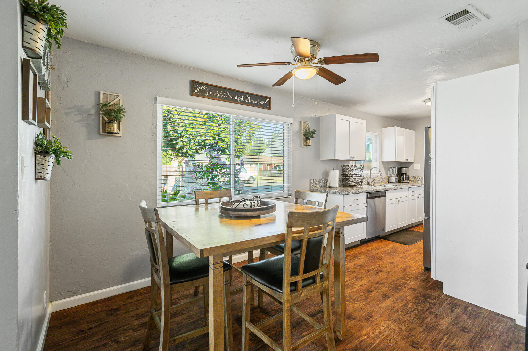 621 E Laurel Ave, Visalia, CA 93292