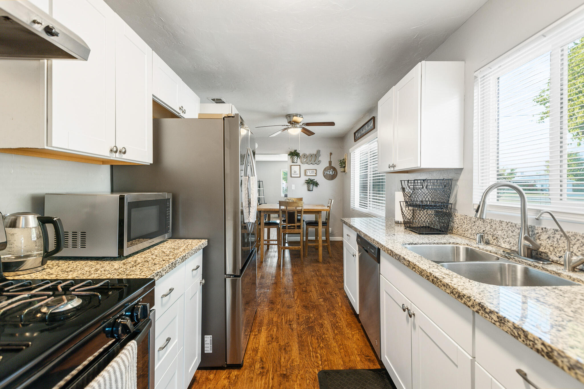 621 E Laurel Ave, Visalia, CA 93292