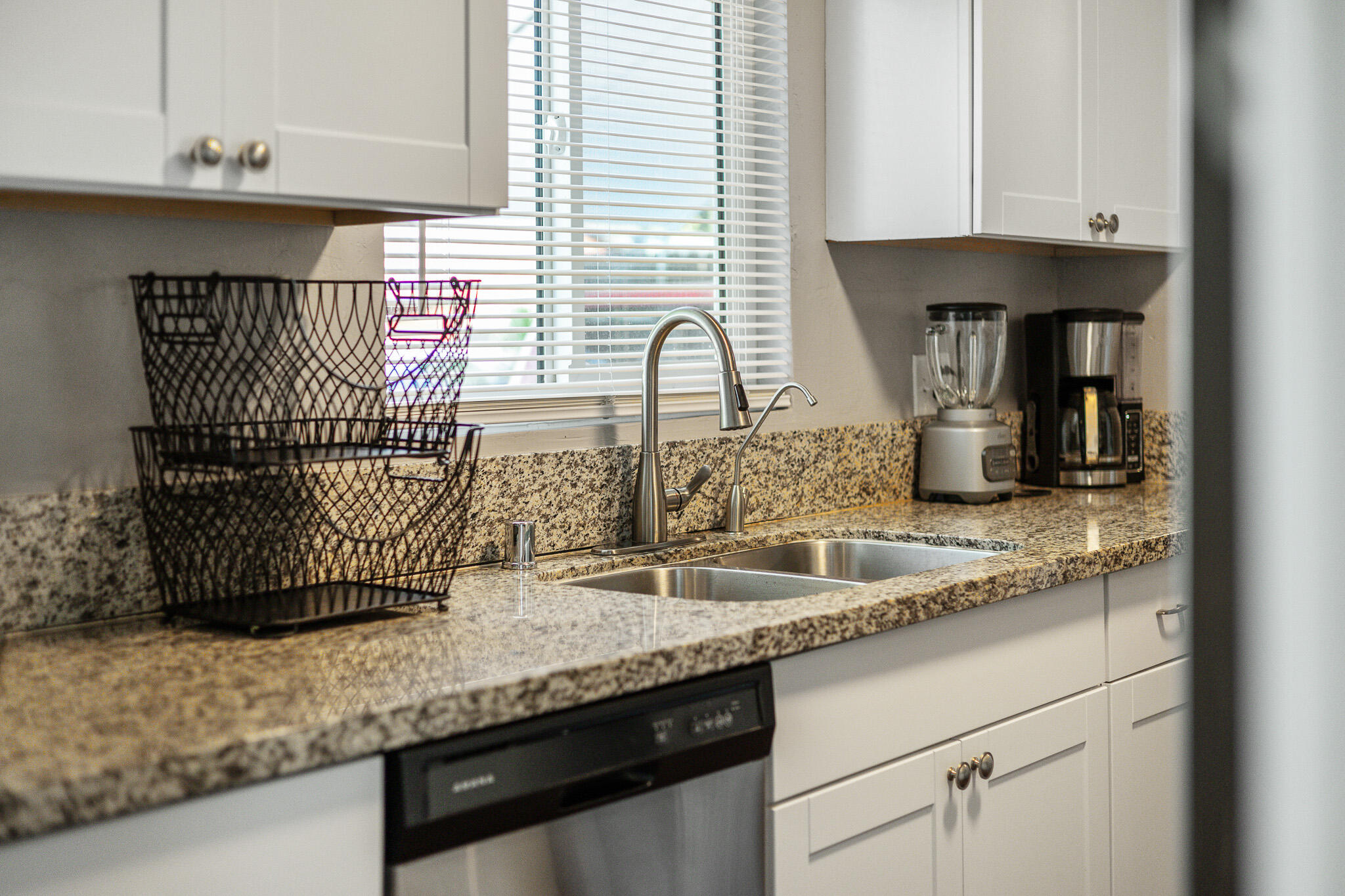 621 E Laurel Ave, Visalia, CA 93292