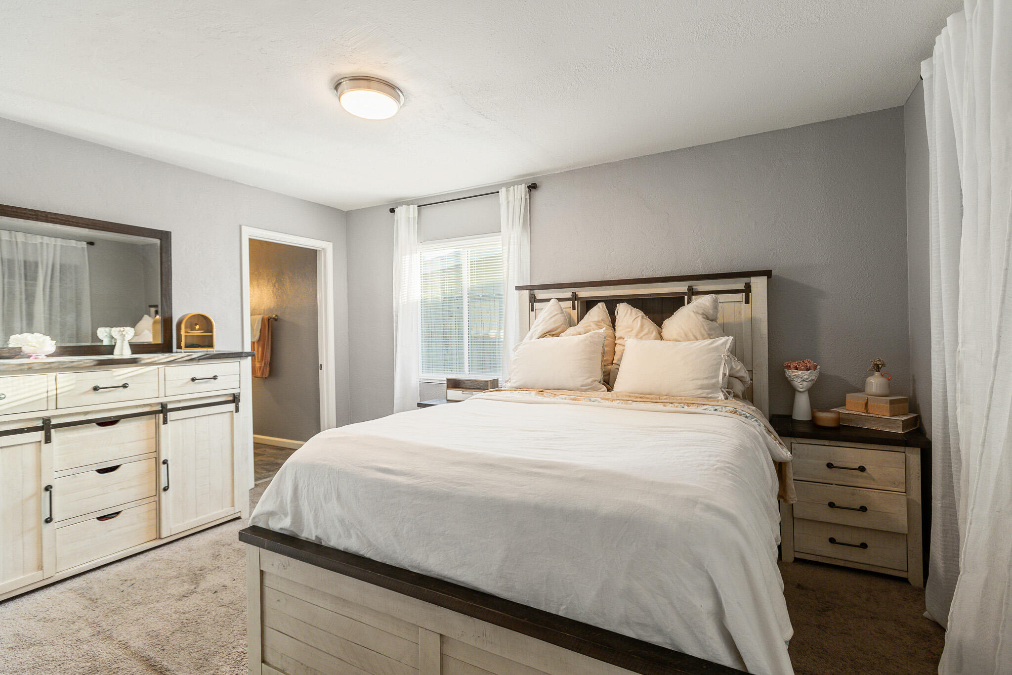 621 E Laurel Ave, Visalia, CA 93292