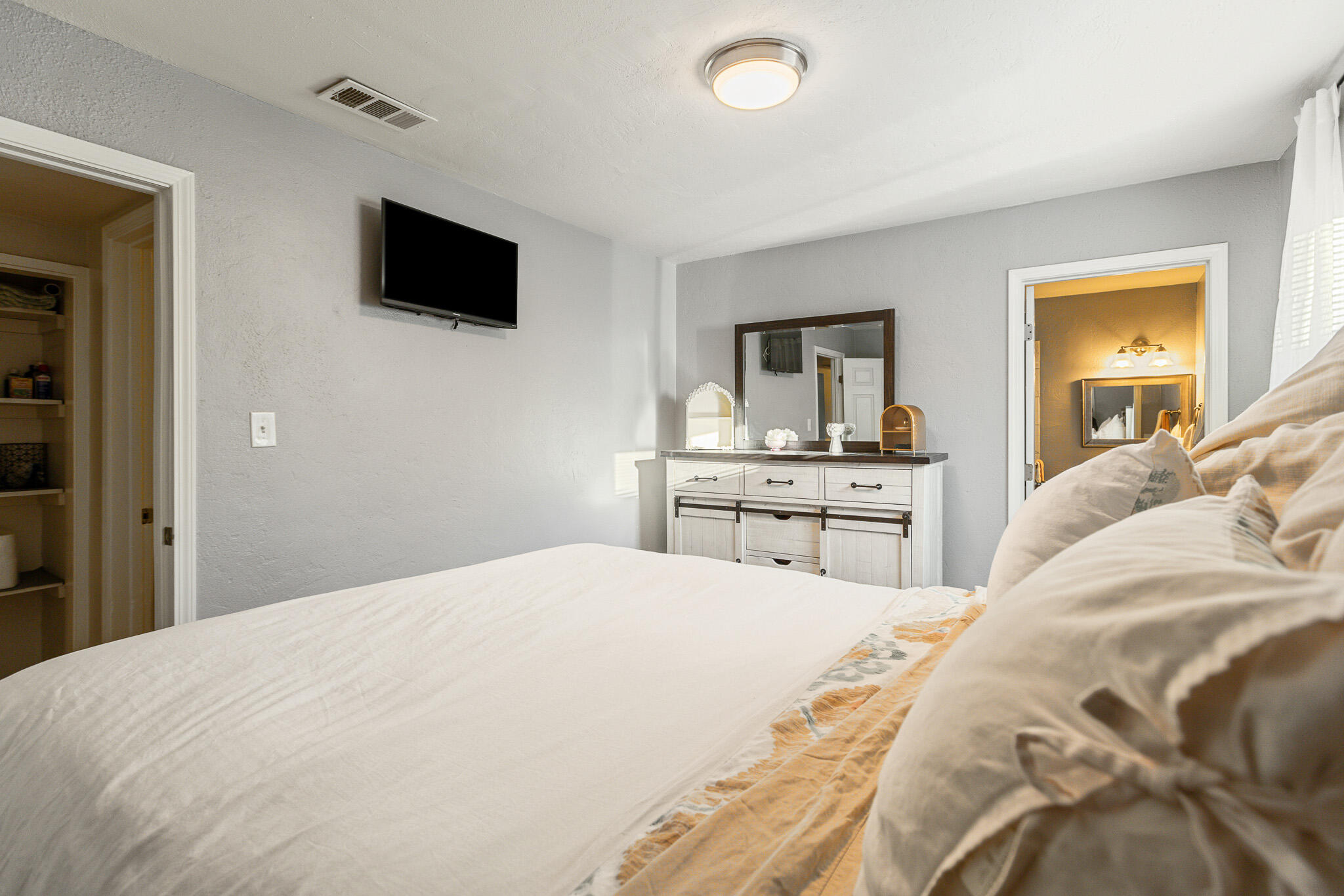 621 E Laurel Ave, Visalia, CA 93292