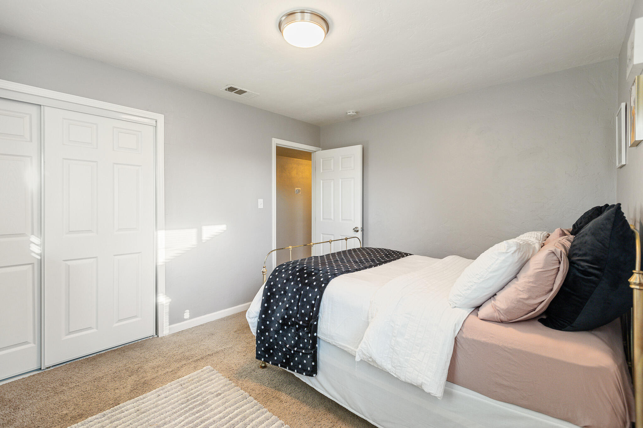 621 E Laurel Ave, Visalia, CA 93292