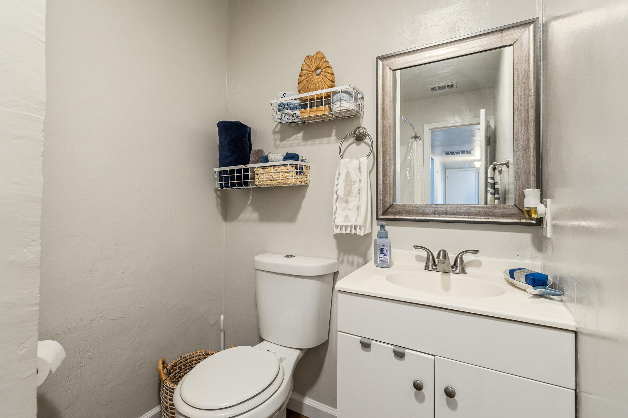 621 E Laurel Ave, Visalia, CA 93292