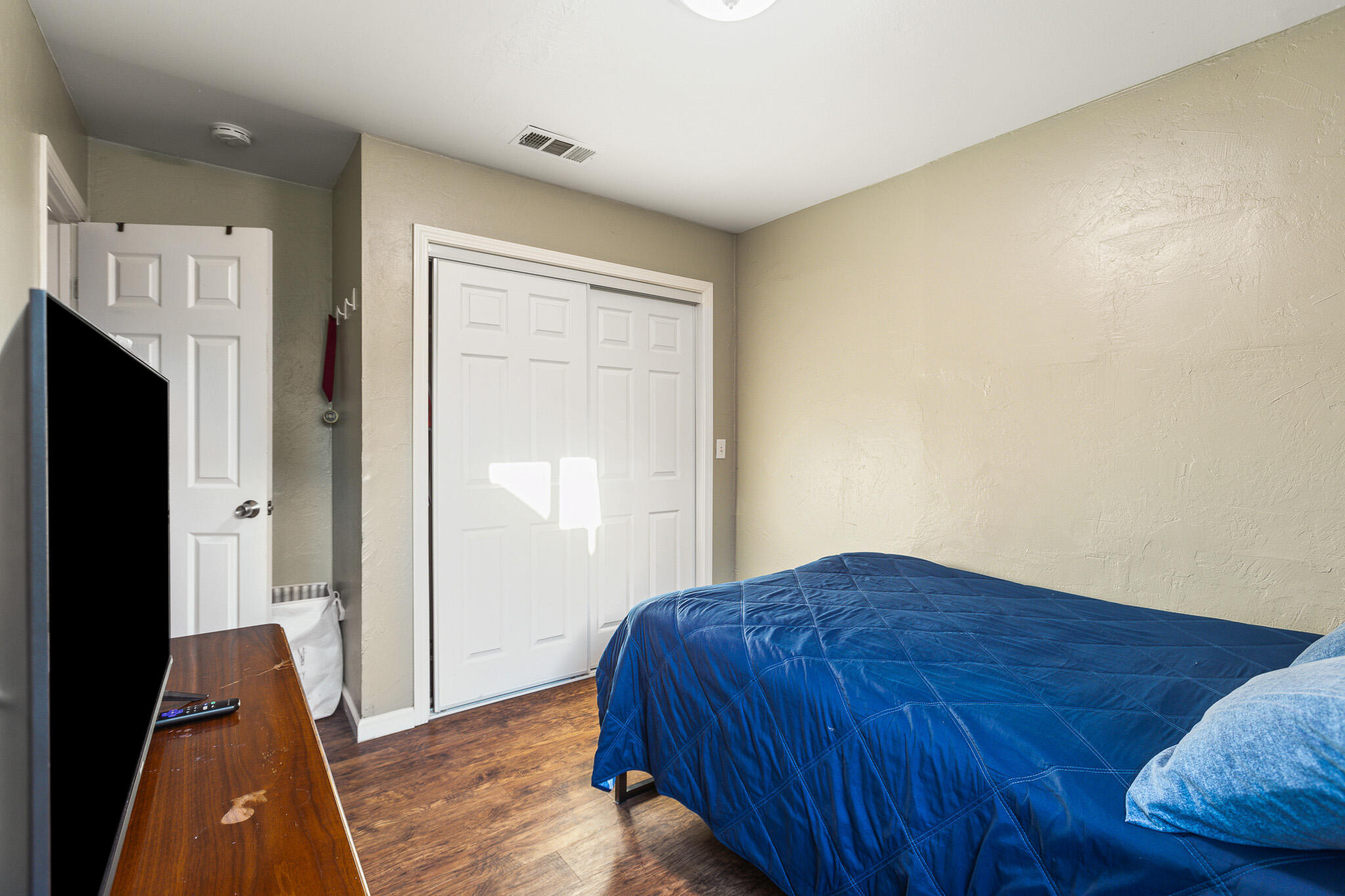 621 E Laurel Ave, Visalia, CA 93292