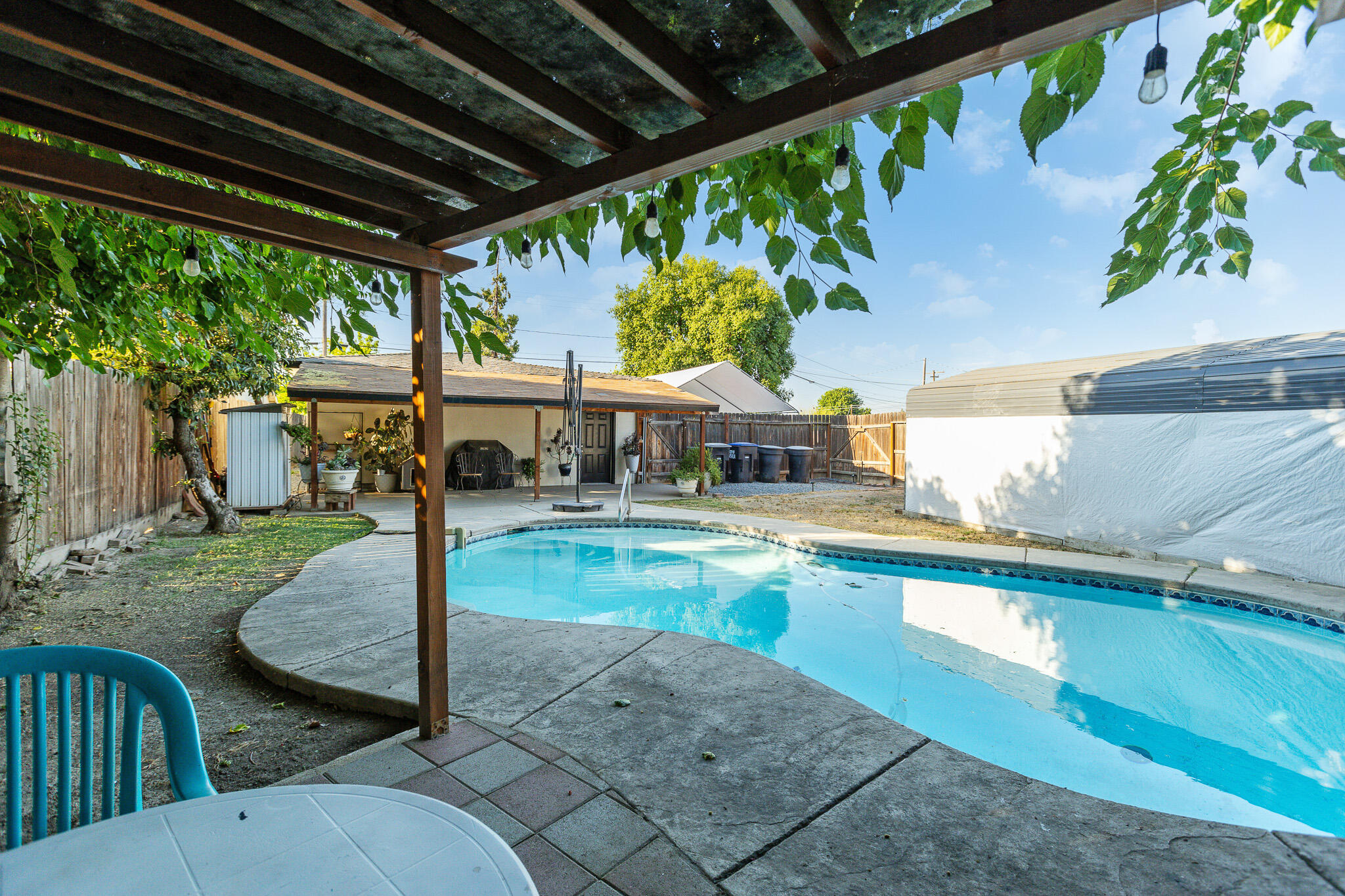 621 E Laurel Ave, Visalia, CA 93292