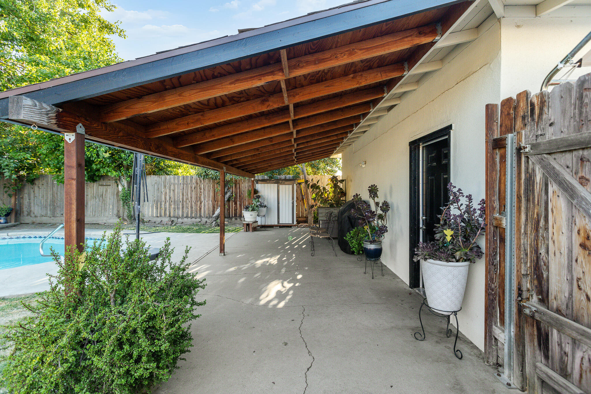 621 E Laurel Ave, Visalia, CA 93292