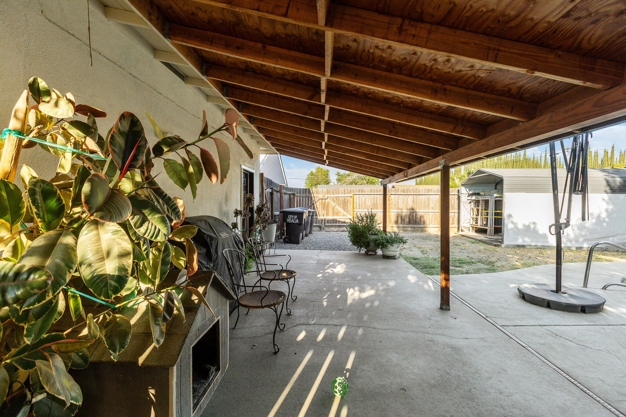 621 E Laurel Ave, Visalia, CA 93292