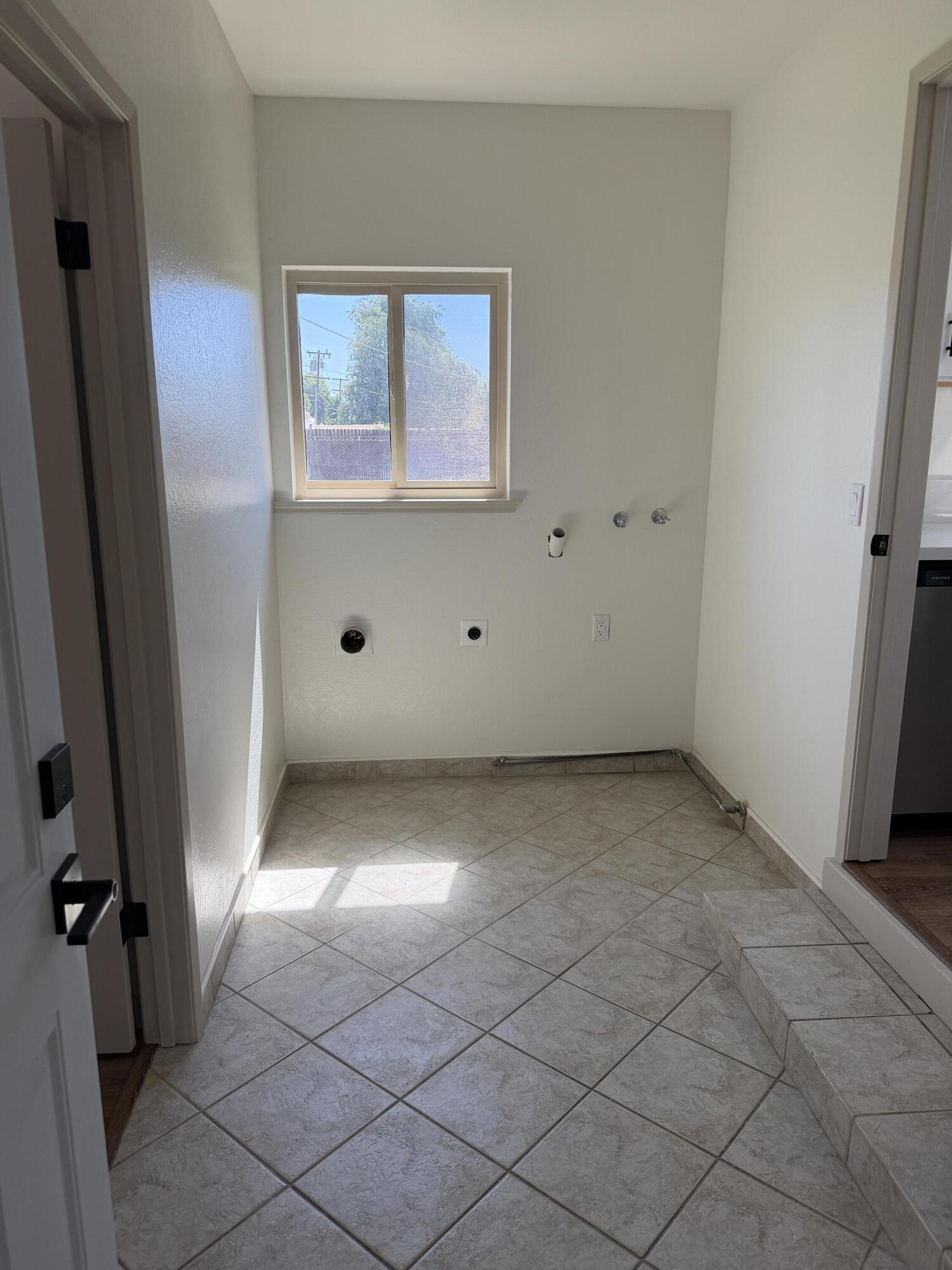 129 Vine St, Lemoore, CA 93245
