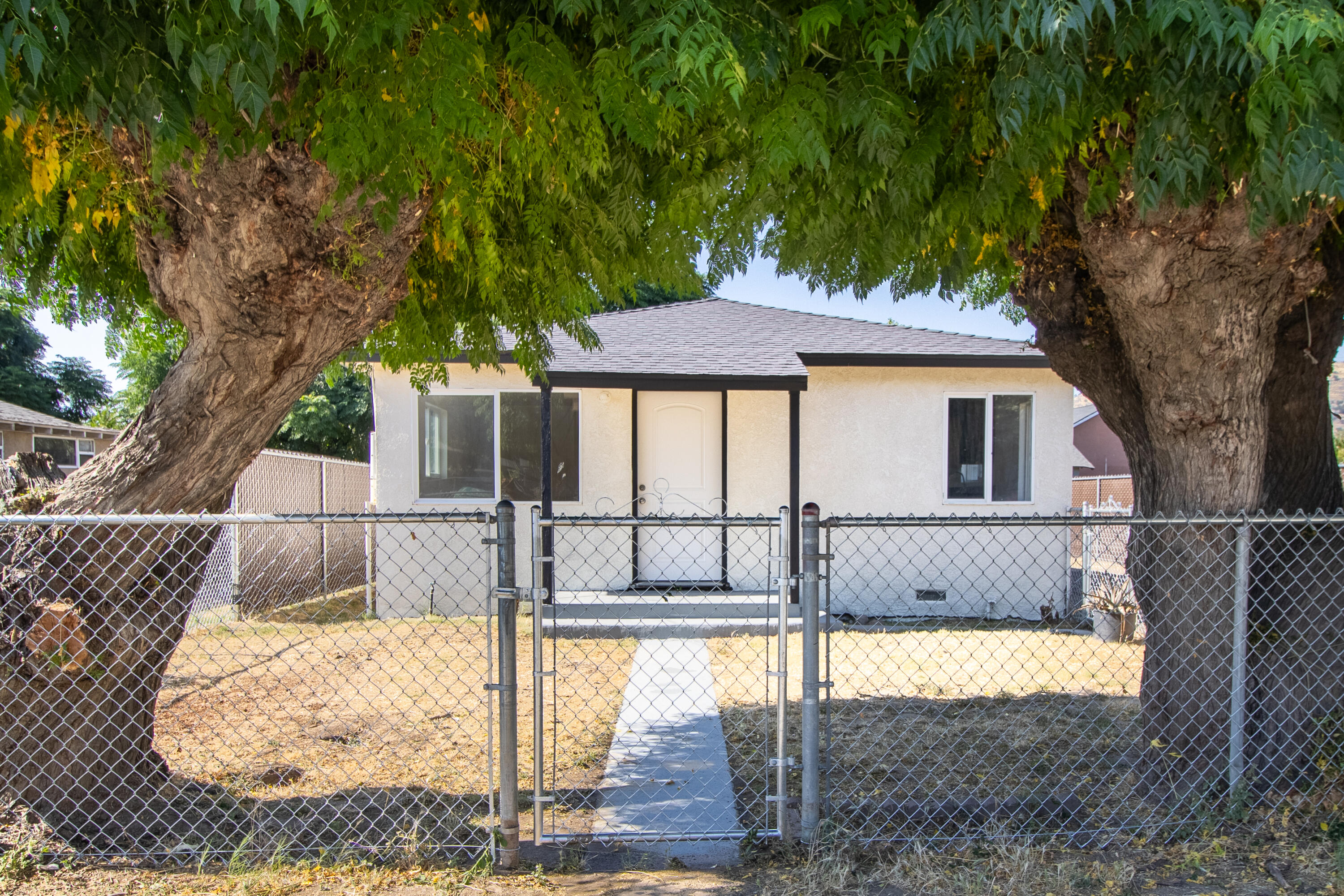 1378 E Tyler Ave Ln, Porterville, CA 93257