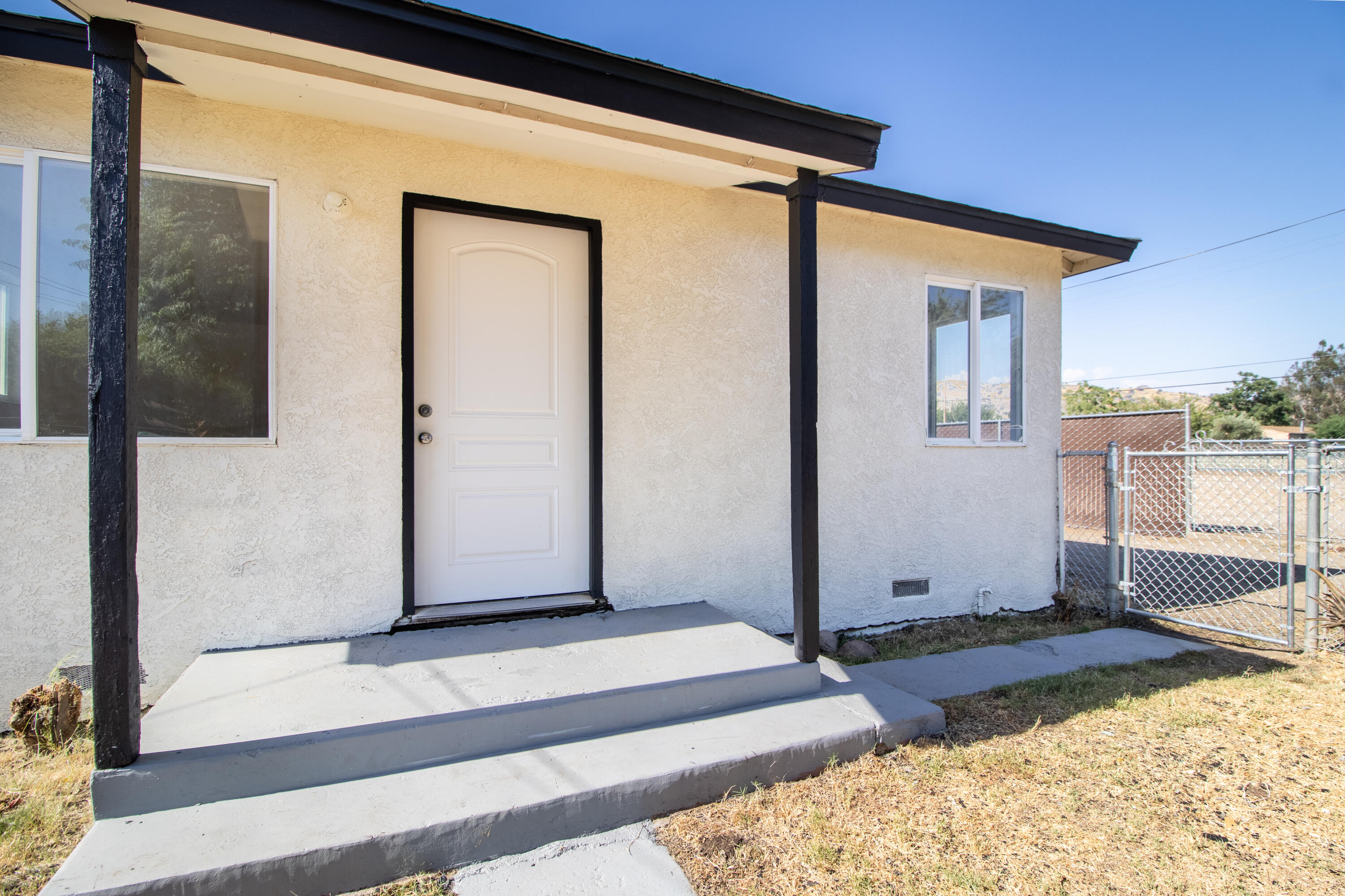 1378 E Tyler Ave Ln, Porterville, CA 93257