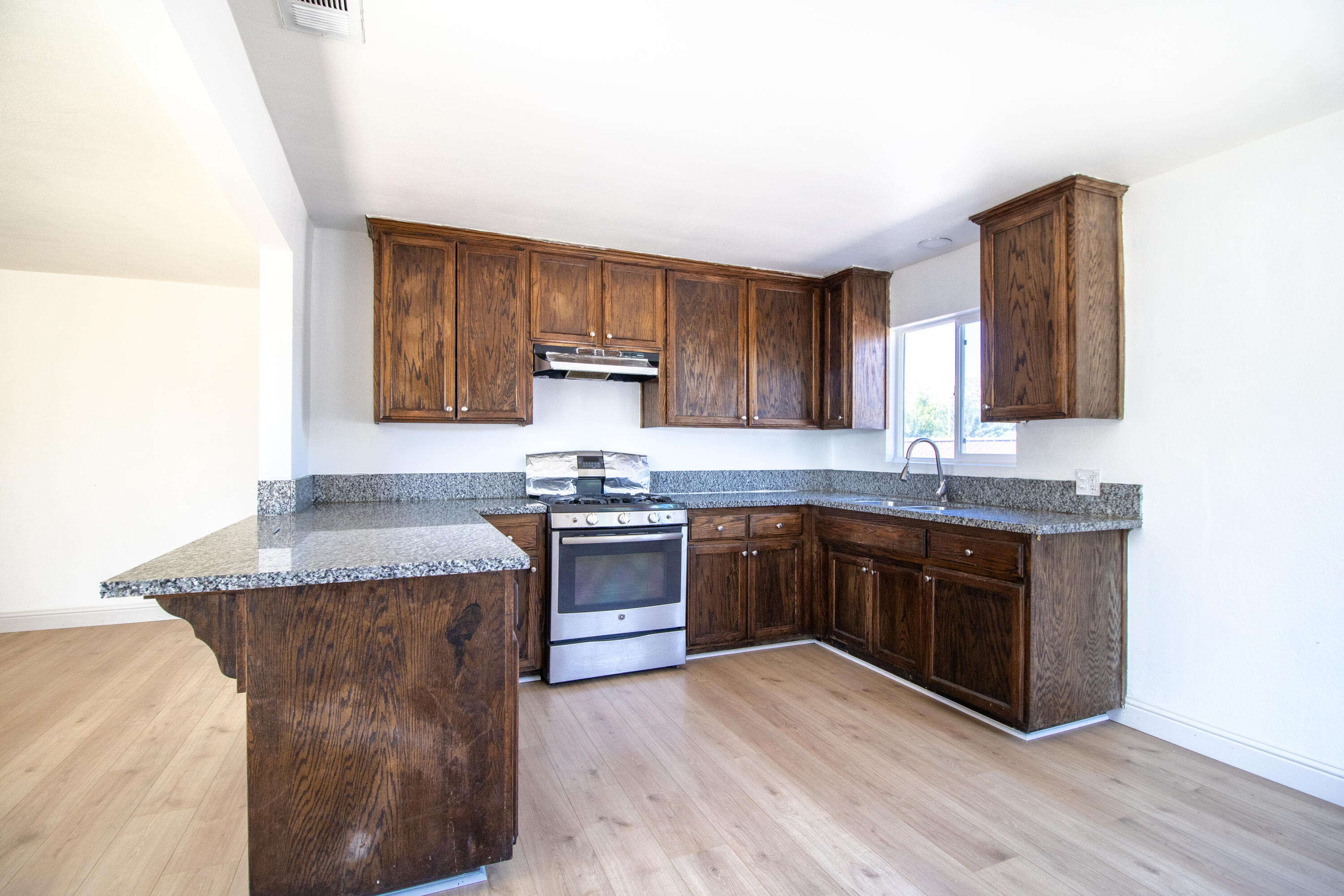 1378 E Tyler Ave Ln, Porterville, CA 93257