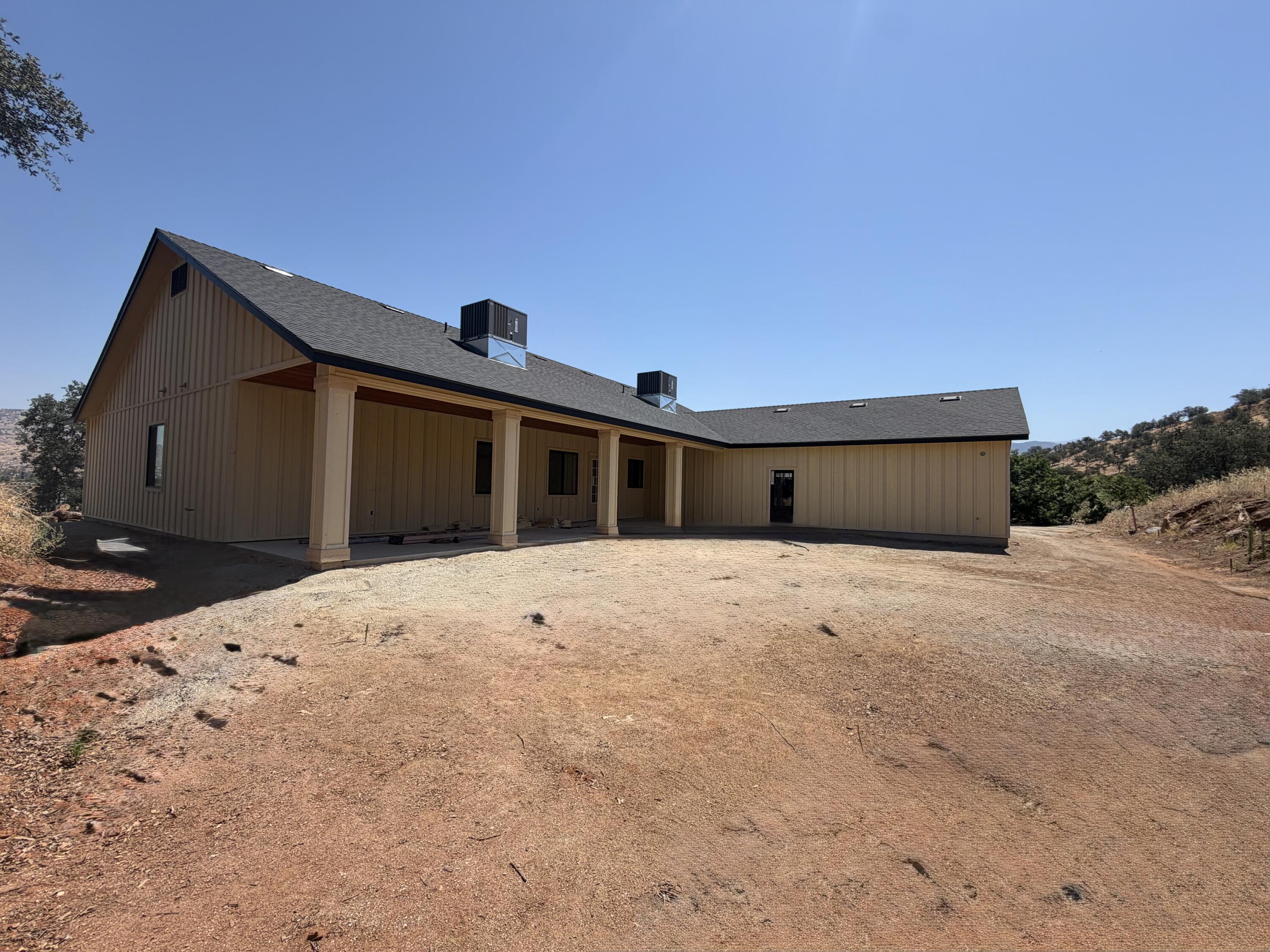 16422 Wardlaw Dr, Springville, CA 93265