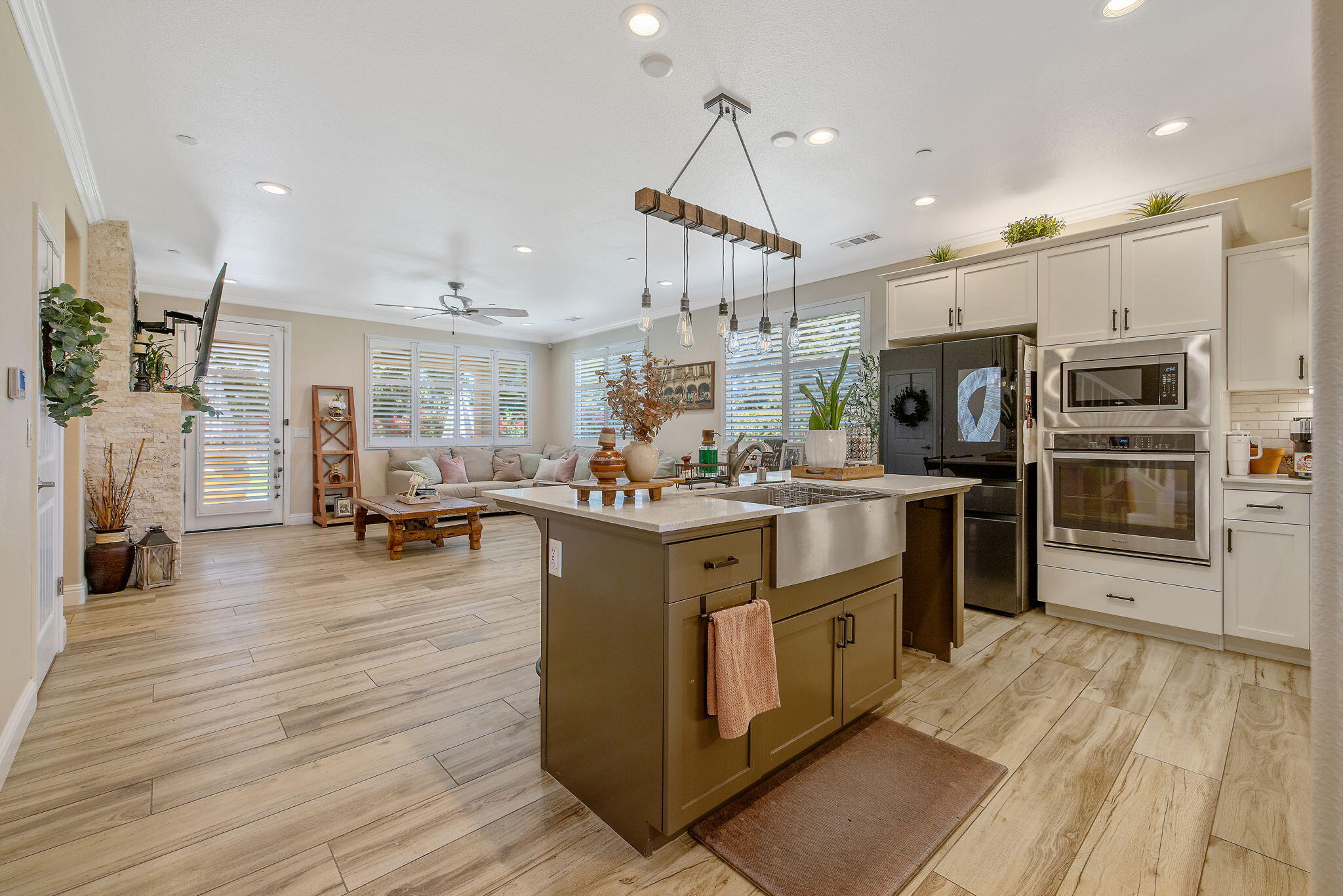 908 Tuscany Ct, Lemoore, CA 93245