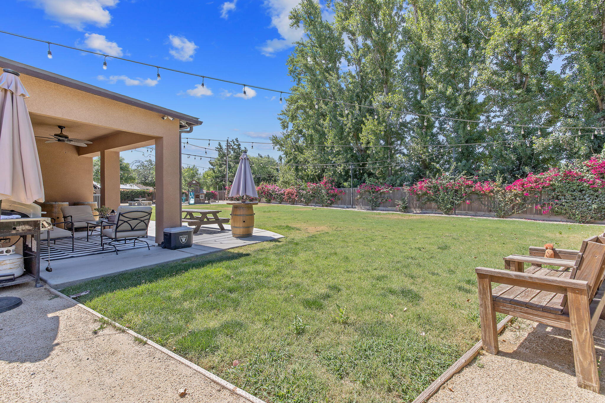 908 Tuscany Ct, Lemoore, CA 93245