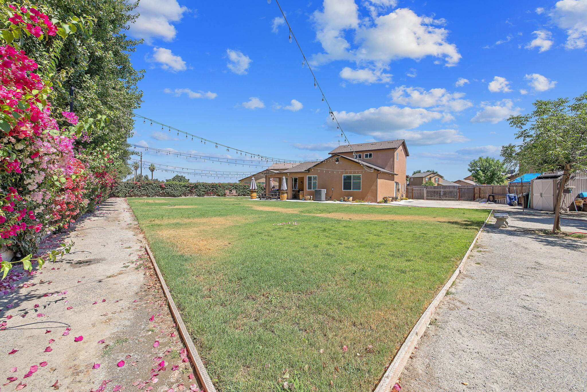 908 Tuscany Ct, Lemoore, CA 93245