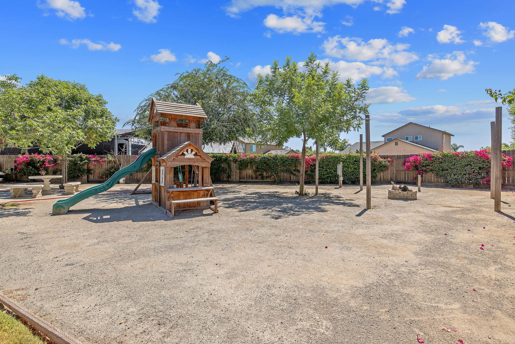 908 Tuscany Ct, Lemoore, CA 93245