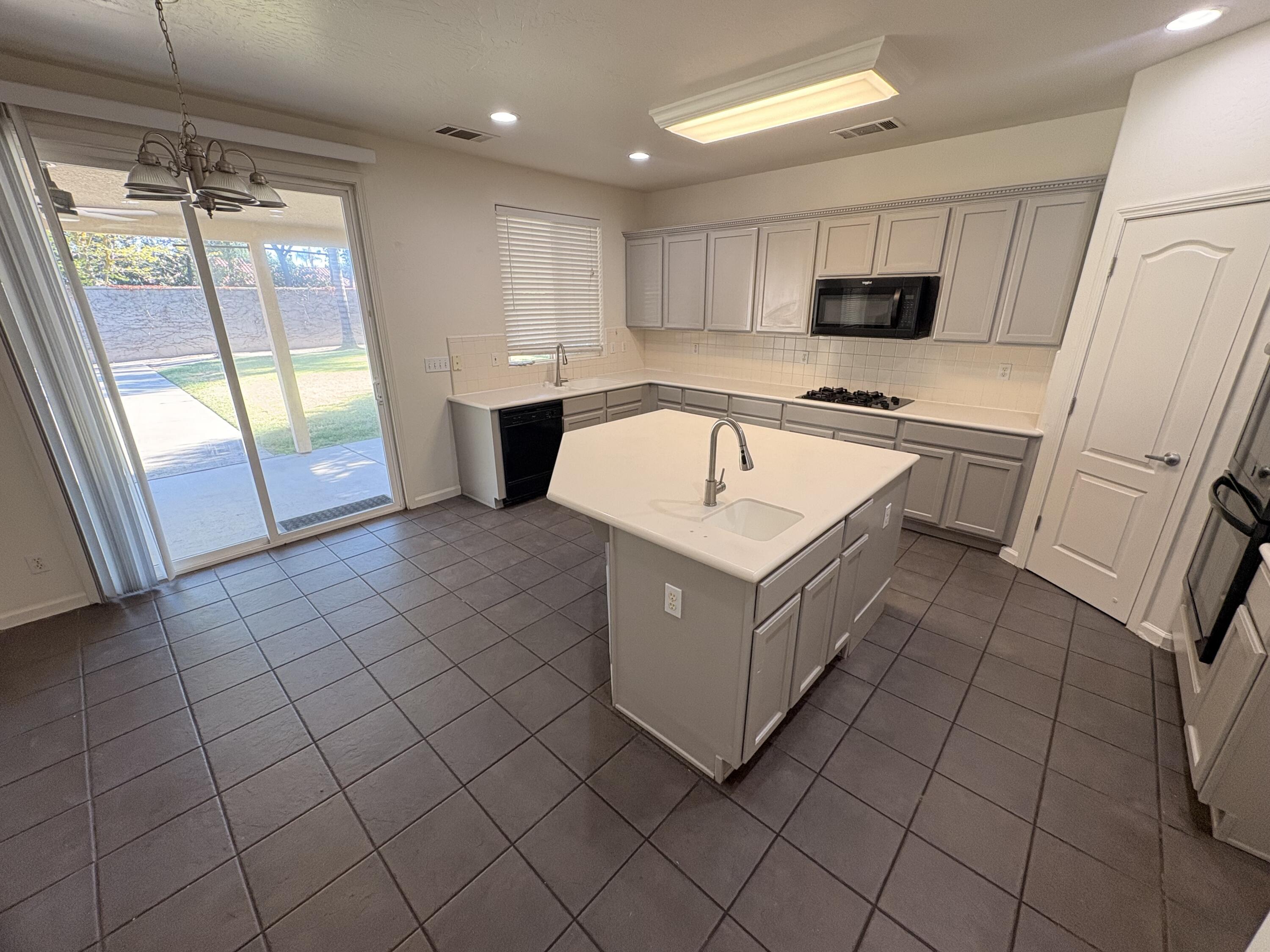 5408 W Perez Ave, Visalia, CA 93291