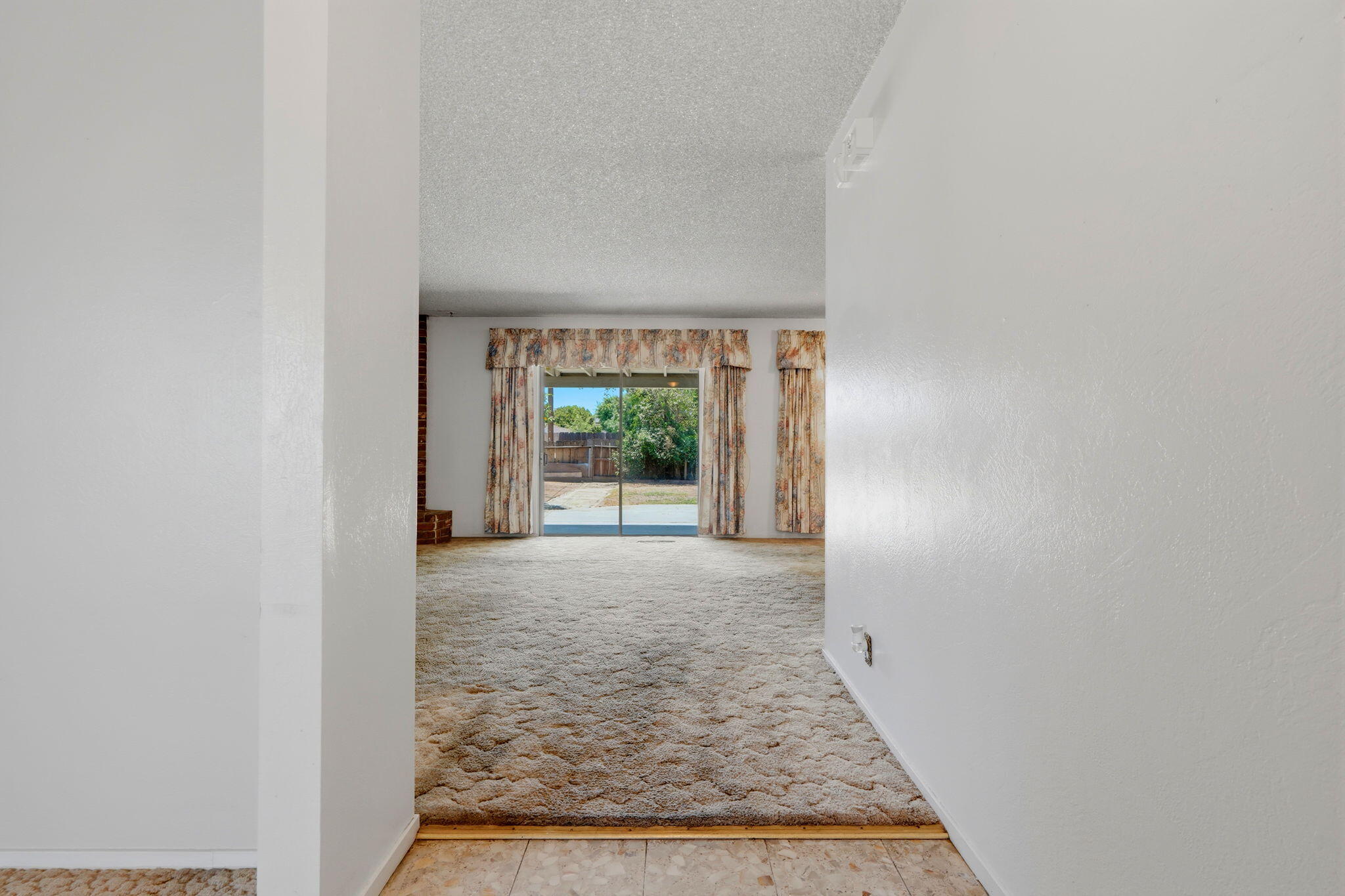 1522 E Bolinger Way, Dinuba, CA 93618