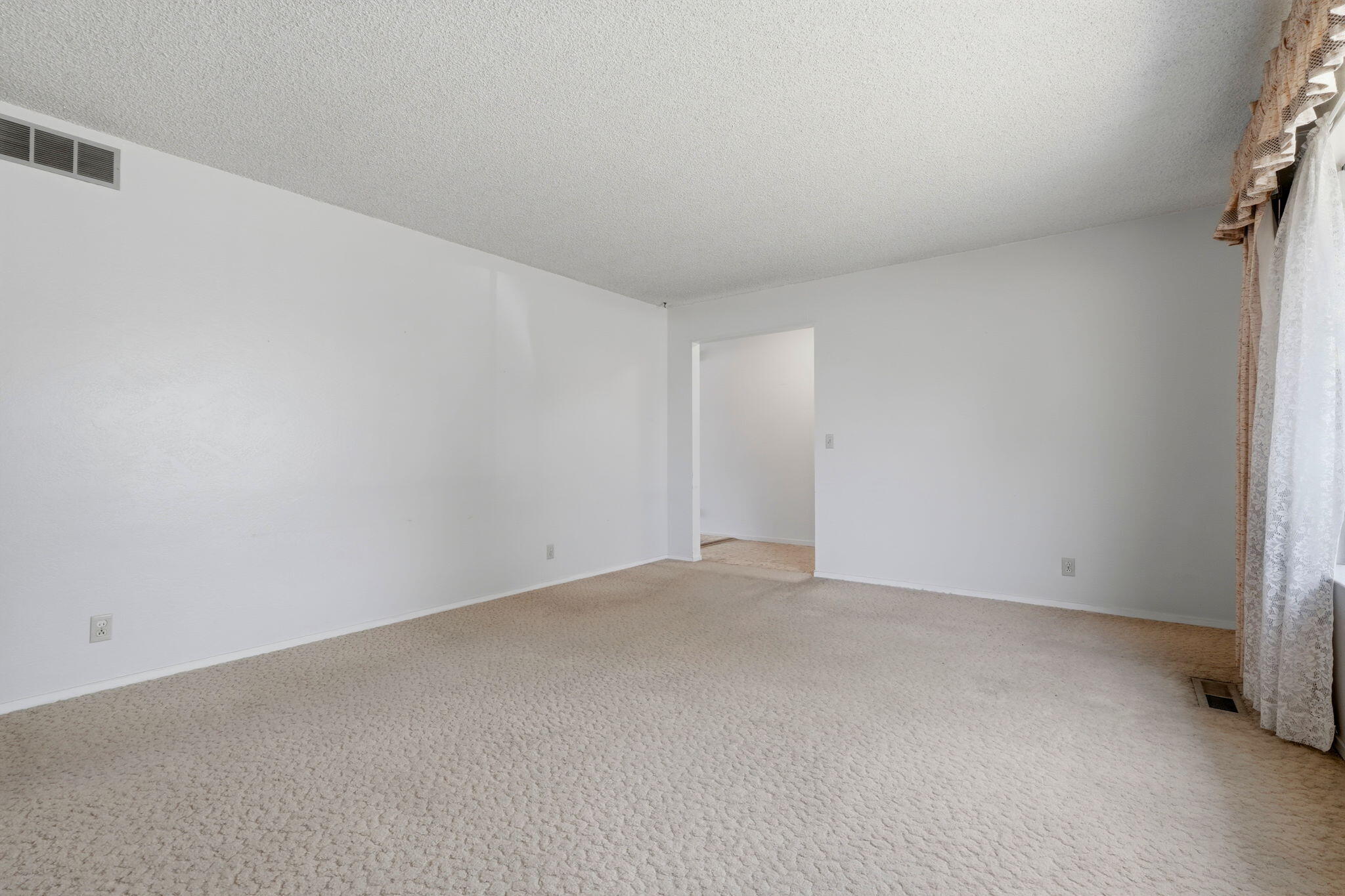 1522 E Bolinger Way, Dinuba, CA 93618