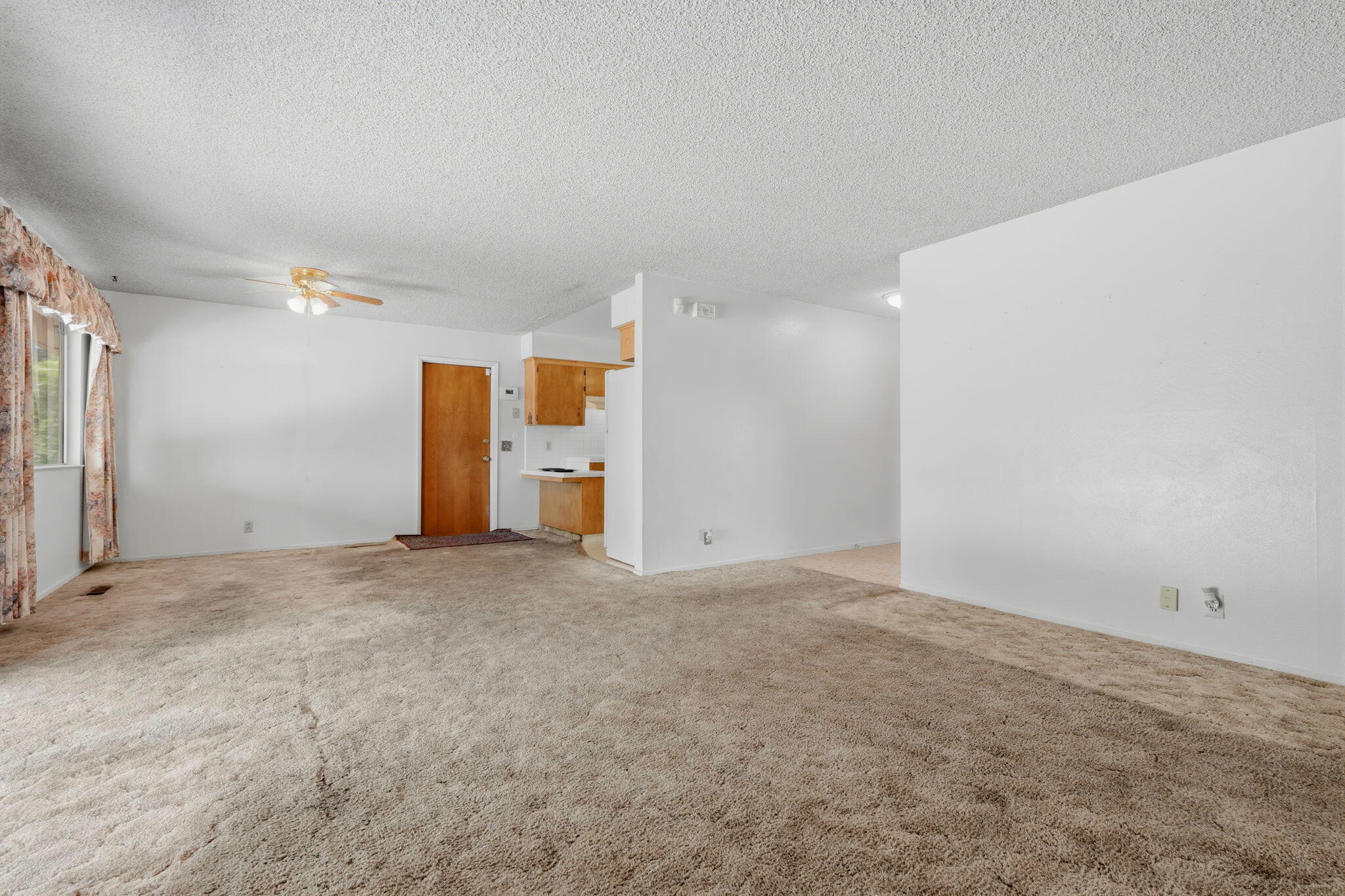 1522 E Bolinger Way, Dinuba, CA 93618