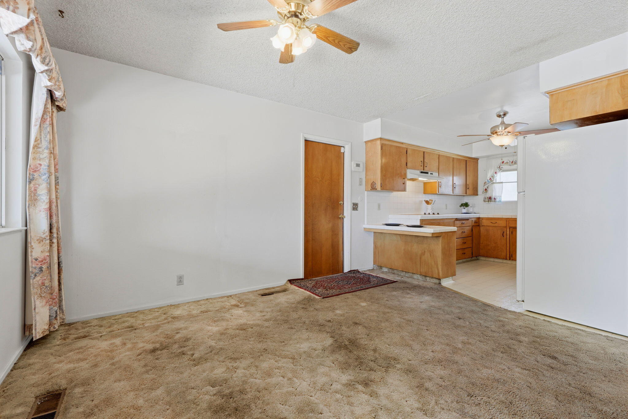 1522 E Bolinger Way, Dinuba, CA 93618