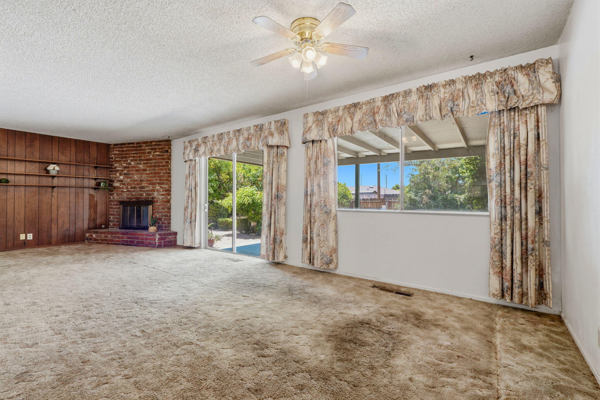 1522 E Bolinger Way, Dinuba, CA 93618