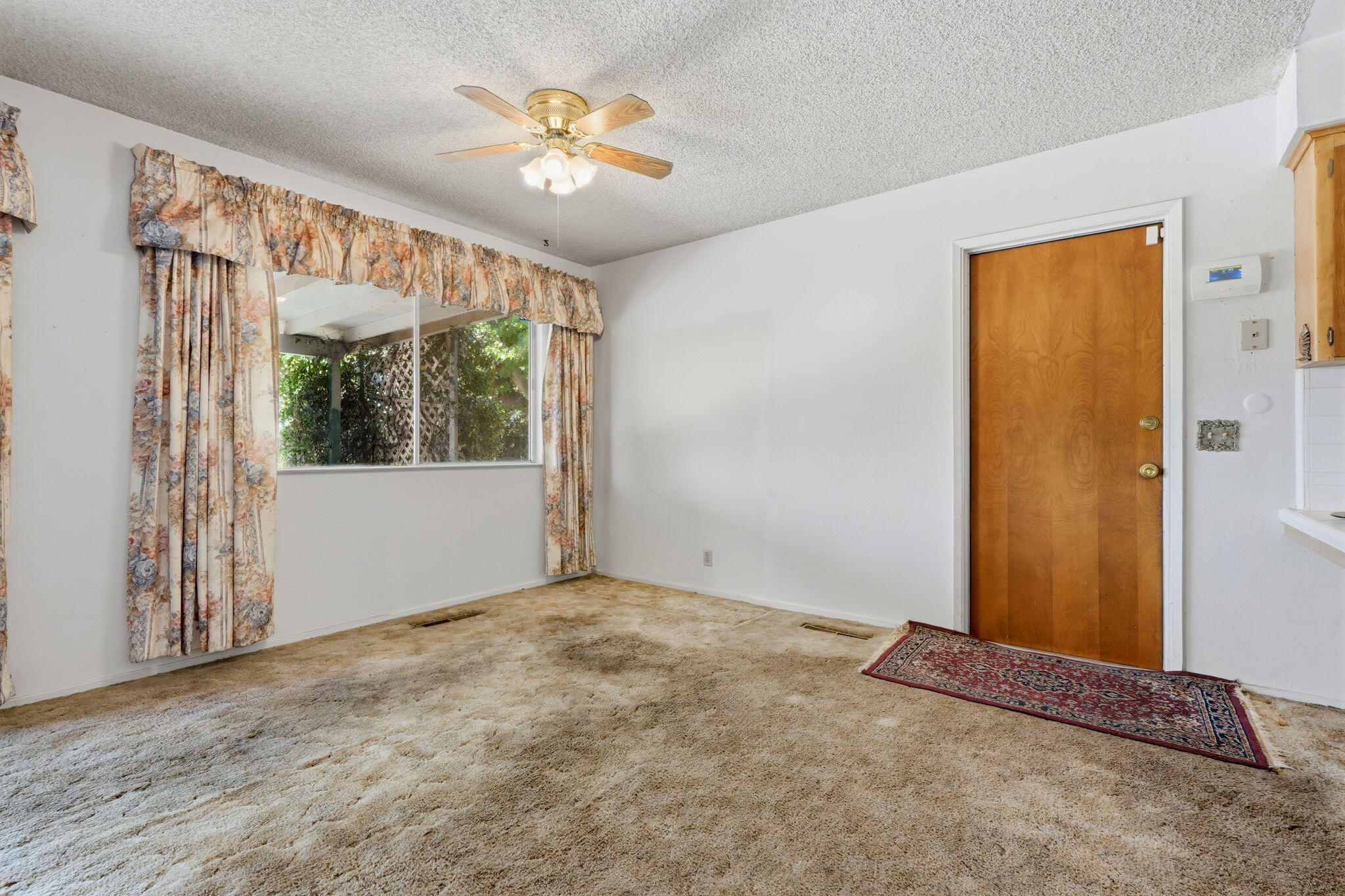 1522 E Bolinger Way, Dinuba, CA 93618