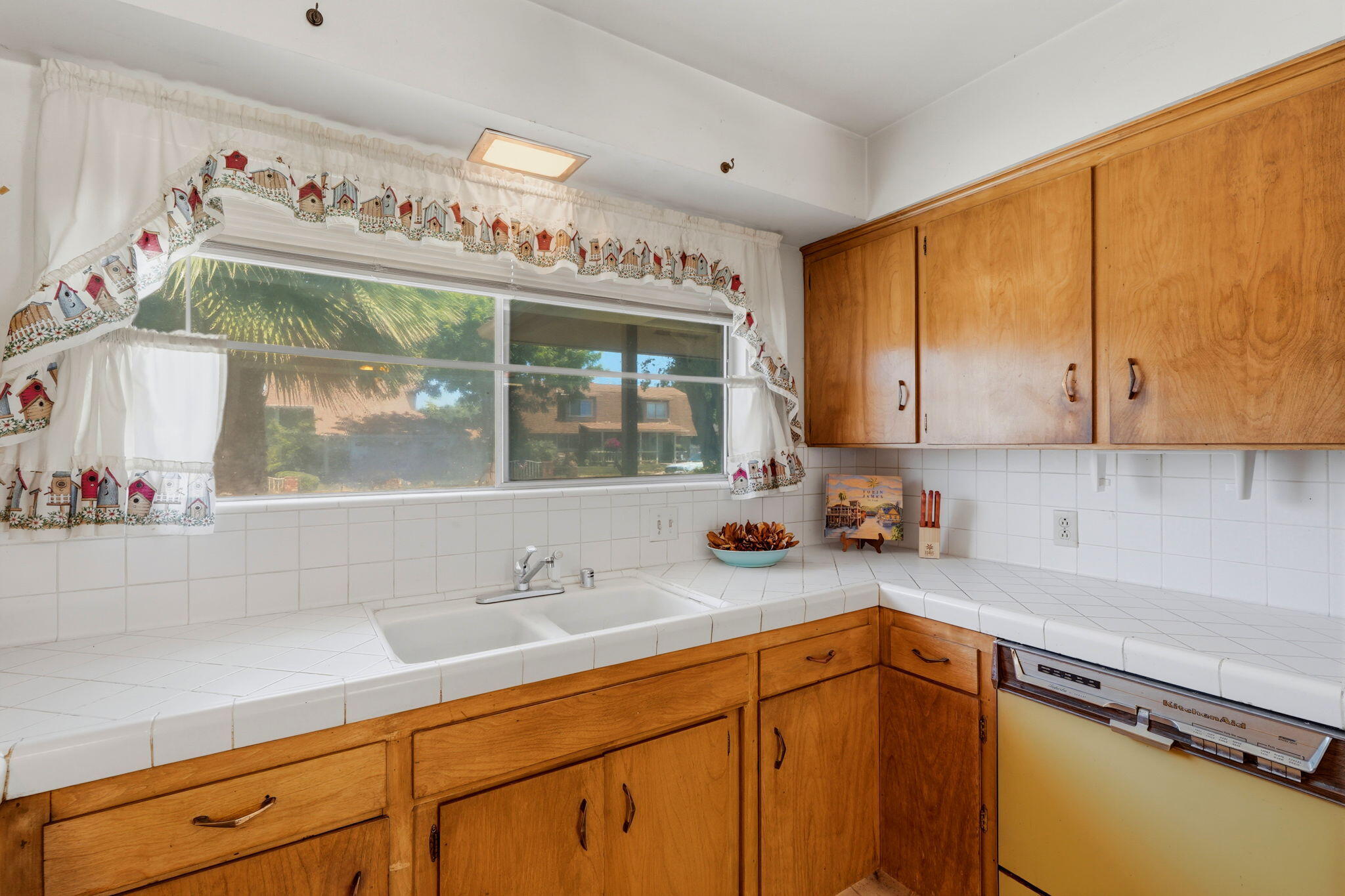 1522 E Bolinger Way, Dinuba, CA 93618