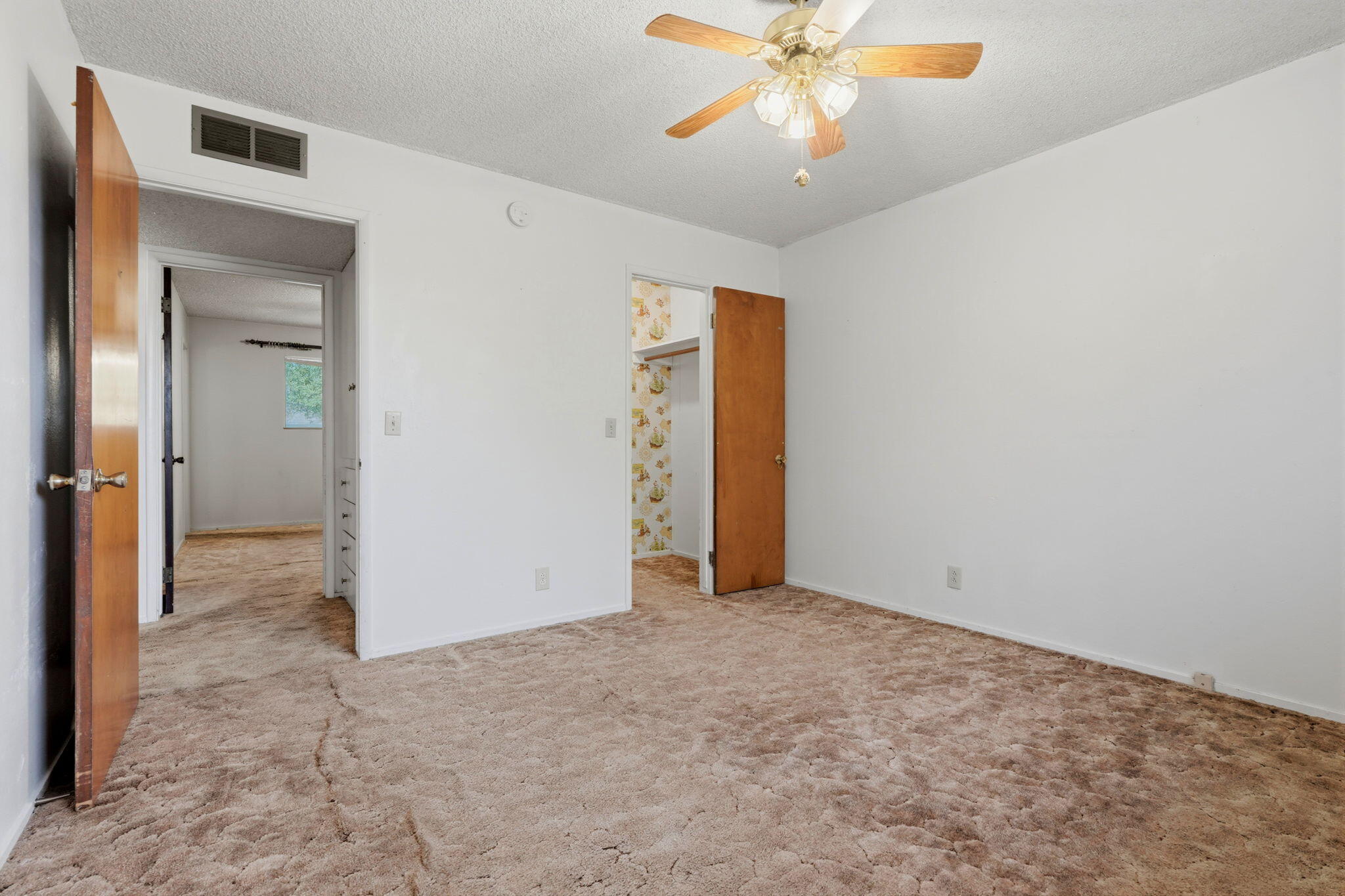 1522 E Bolinger Way, Dinuba, CA 93618