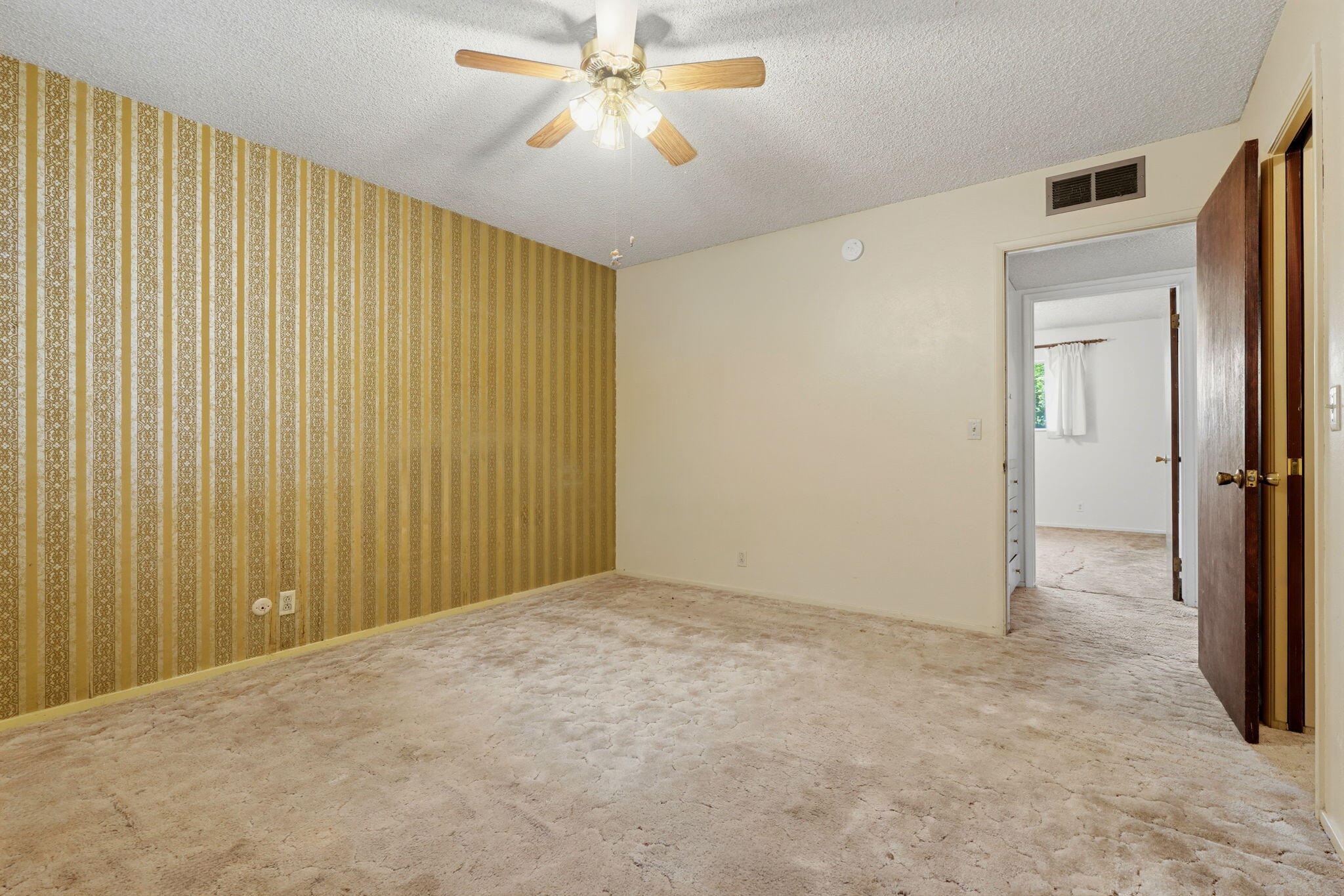 1522 E Bolinger Way, Dinuba, CA 93618