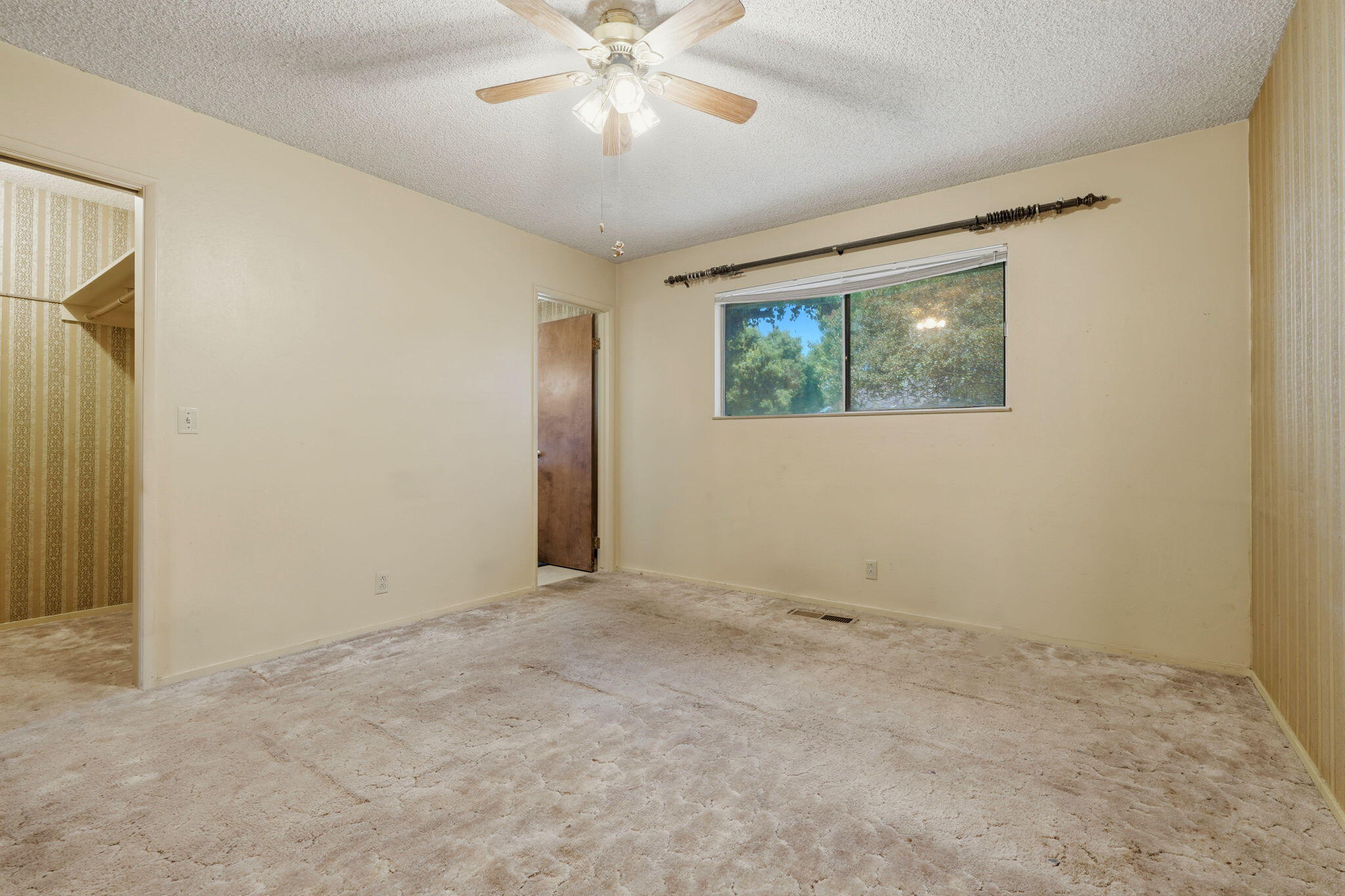 1522 E Bolinger Way, Dinuba, CA 93618