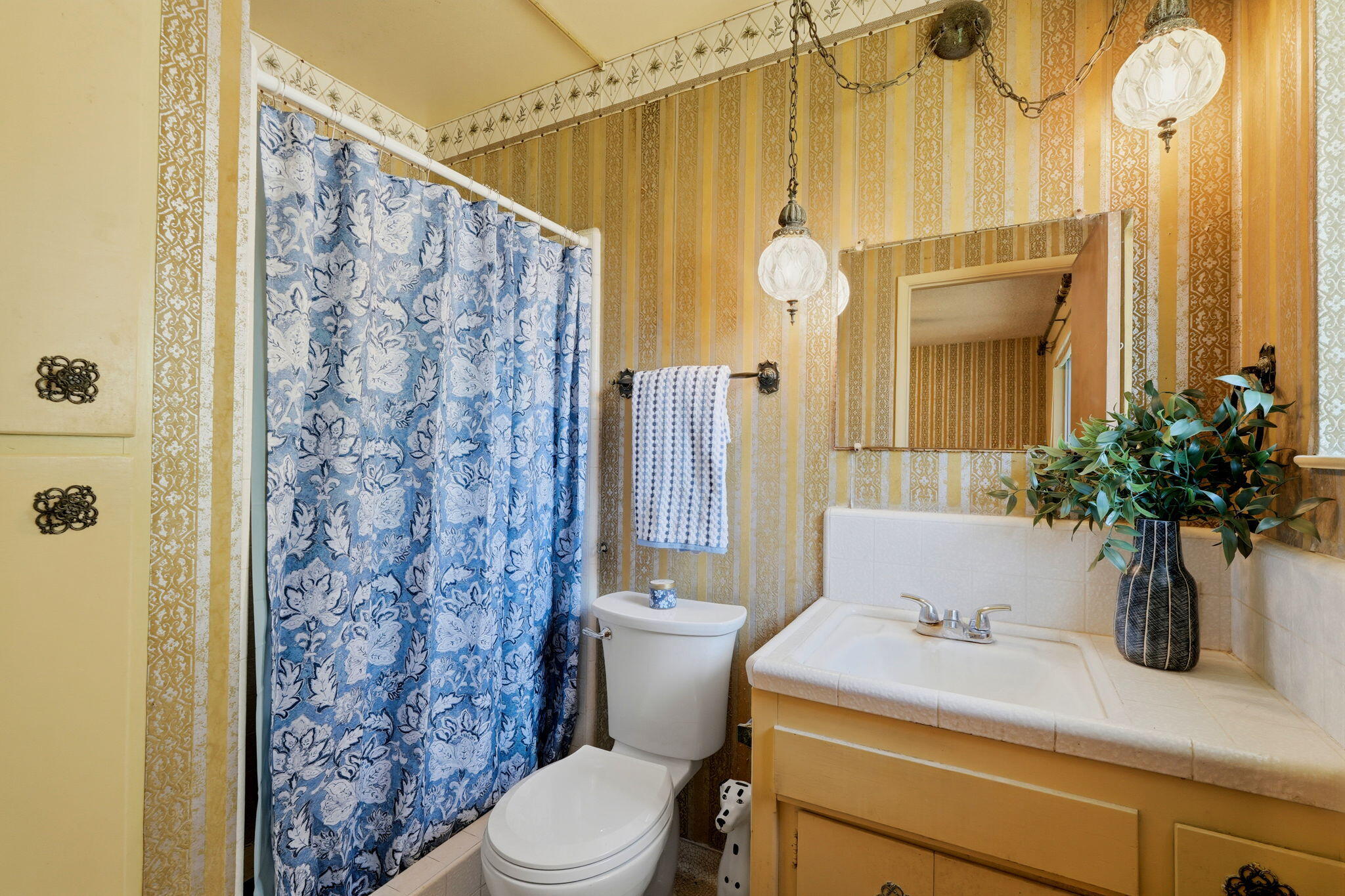 1522 E Bolinger Way, Dinuba, CA 93618
