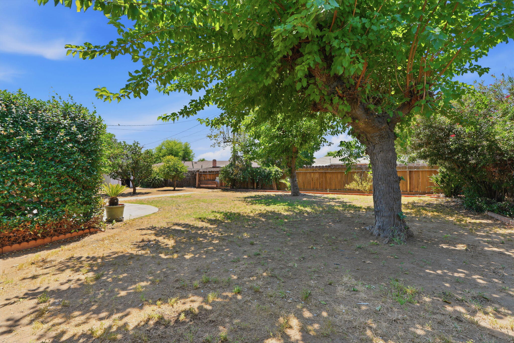 1522 E Bolinger Way, Dinuba, CA 93618