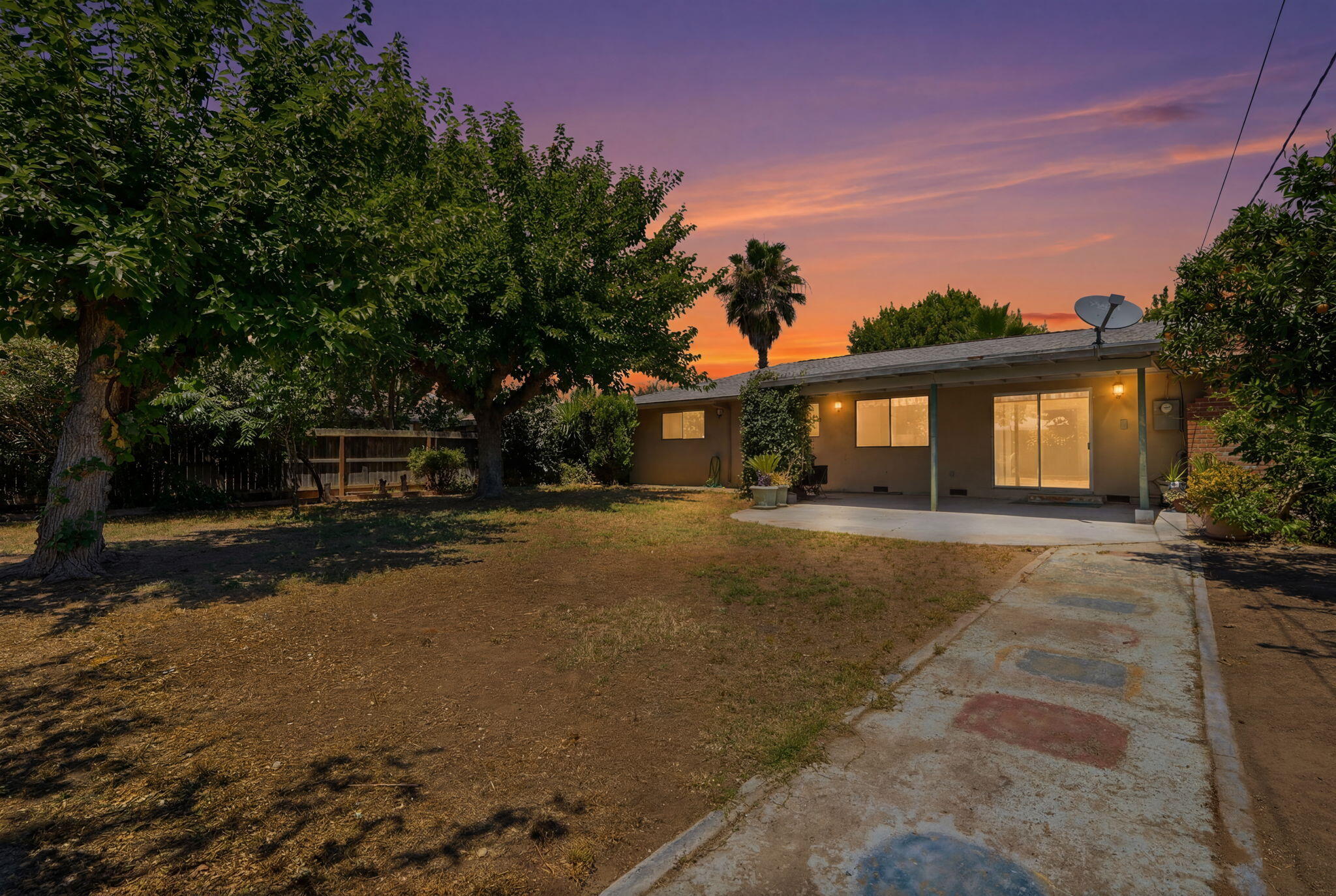 1522 E Bolinger Way, Dinuba, CA 93618