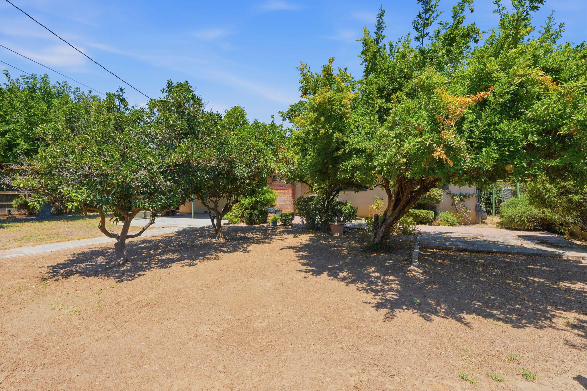 1522 E Bolinger Way, Dinuba, CA 93618