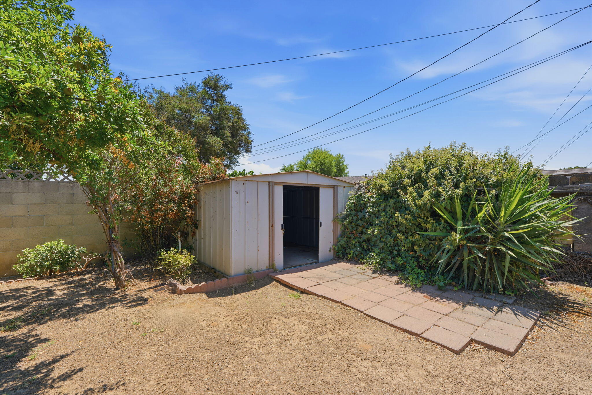 1522 E Bolinger Way, Dinuba, CA 93618