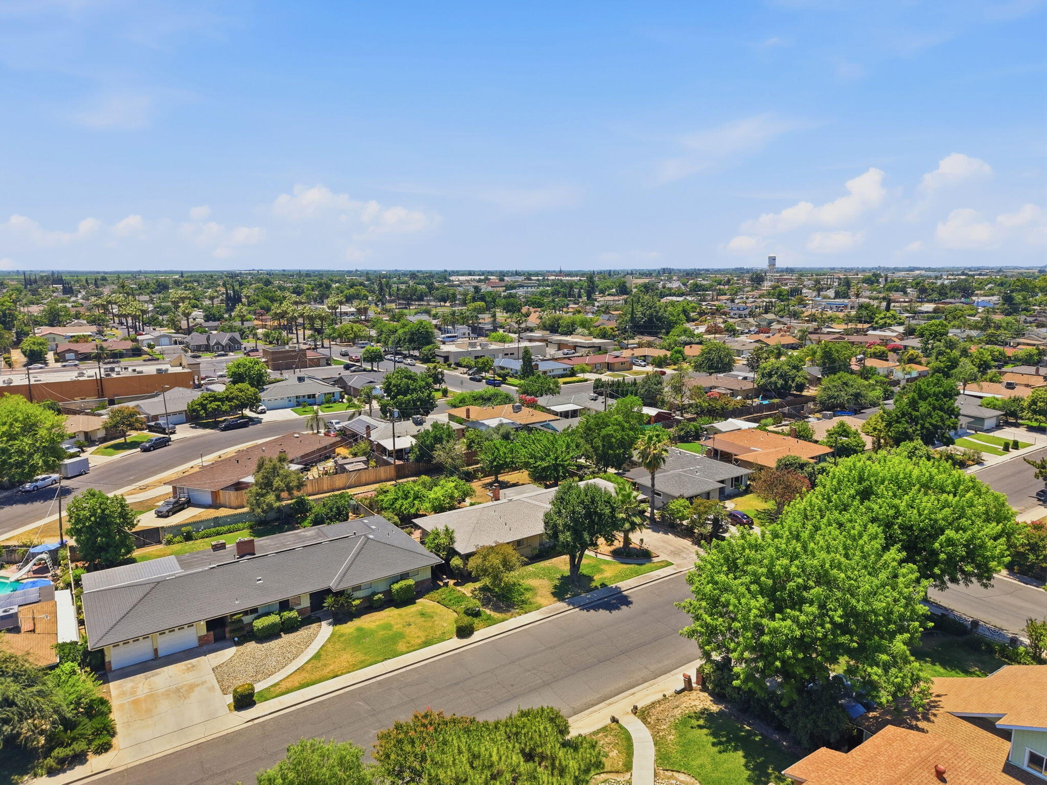 1522 E Bolinger Way, Dinuba, CA 93618