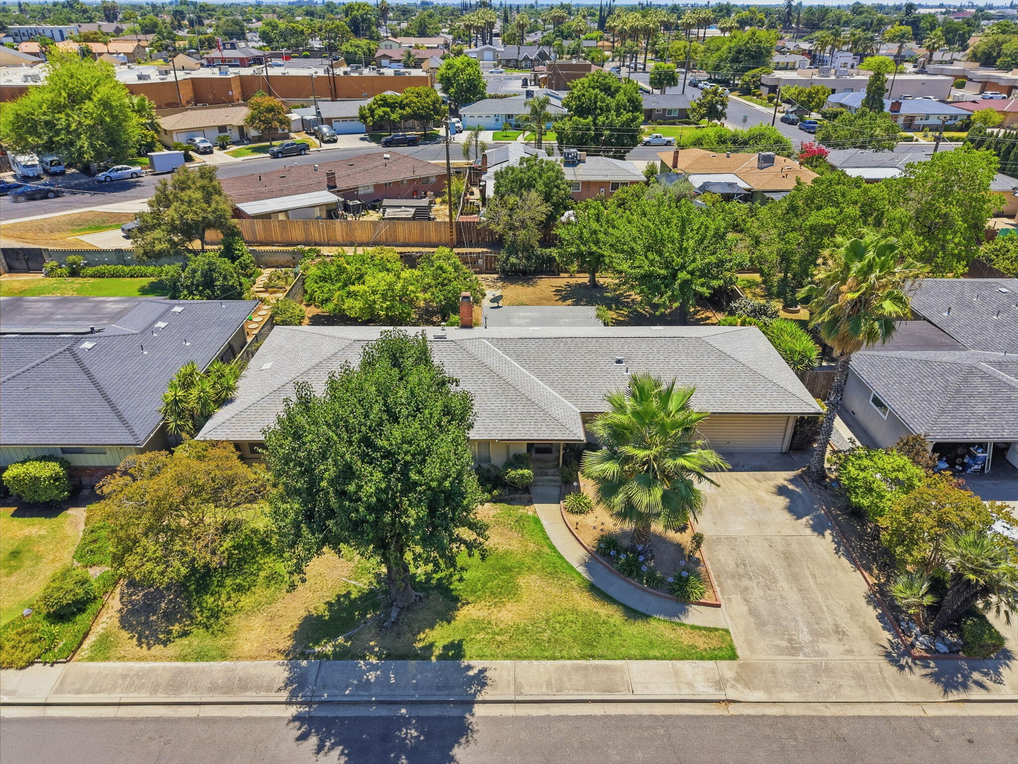 1522 E Bolinger Way, Dinuba, CA 93618