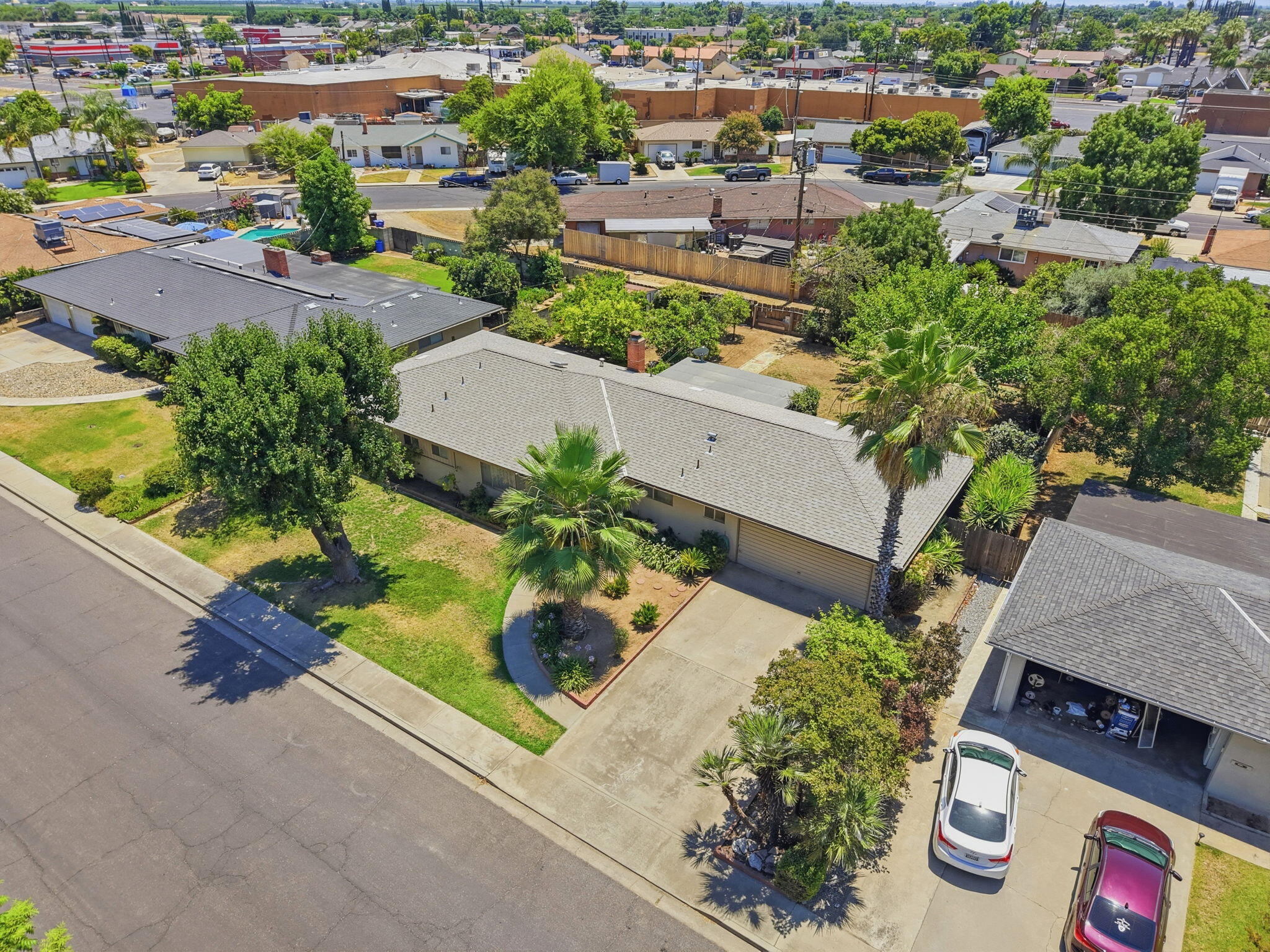 1522 E Bolinger Way, Dinuba, CA 93618