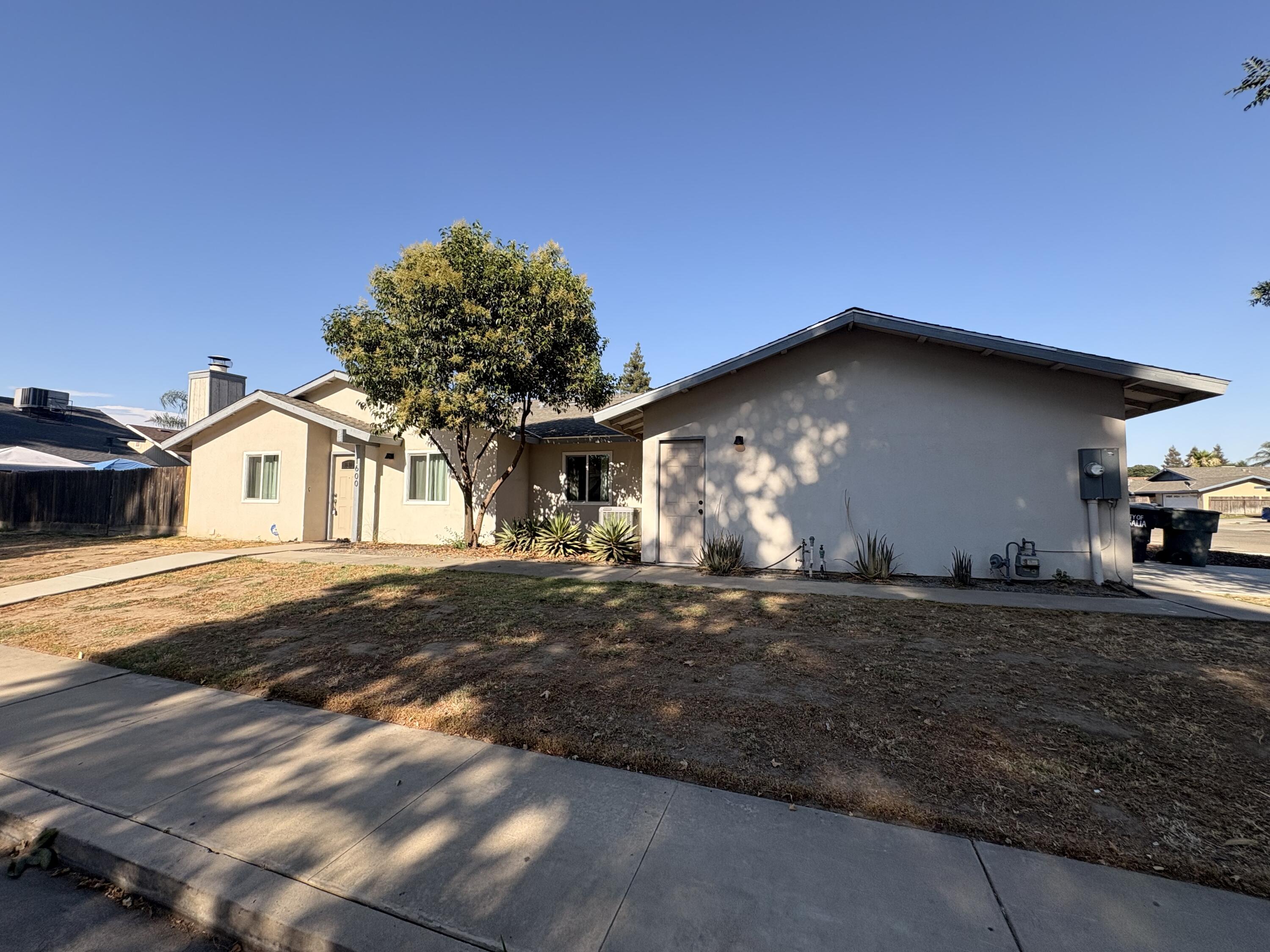 1600 N Goddard St, Visalia, CA 93292