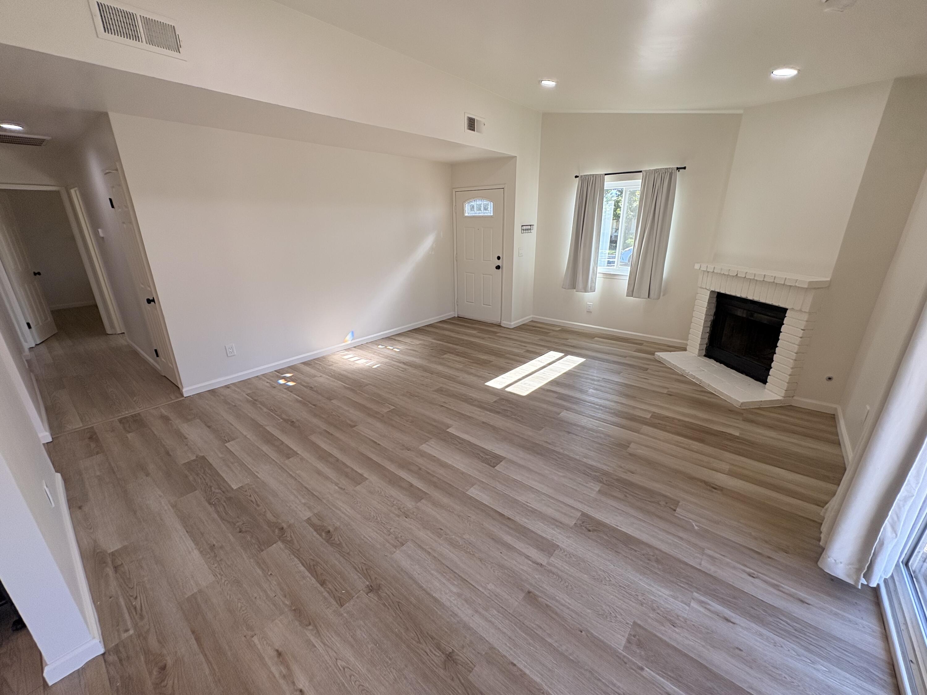 1600 N Goddard St, Visalia, CA 93292