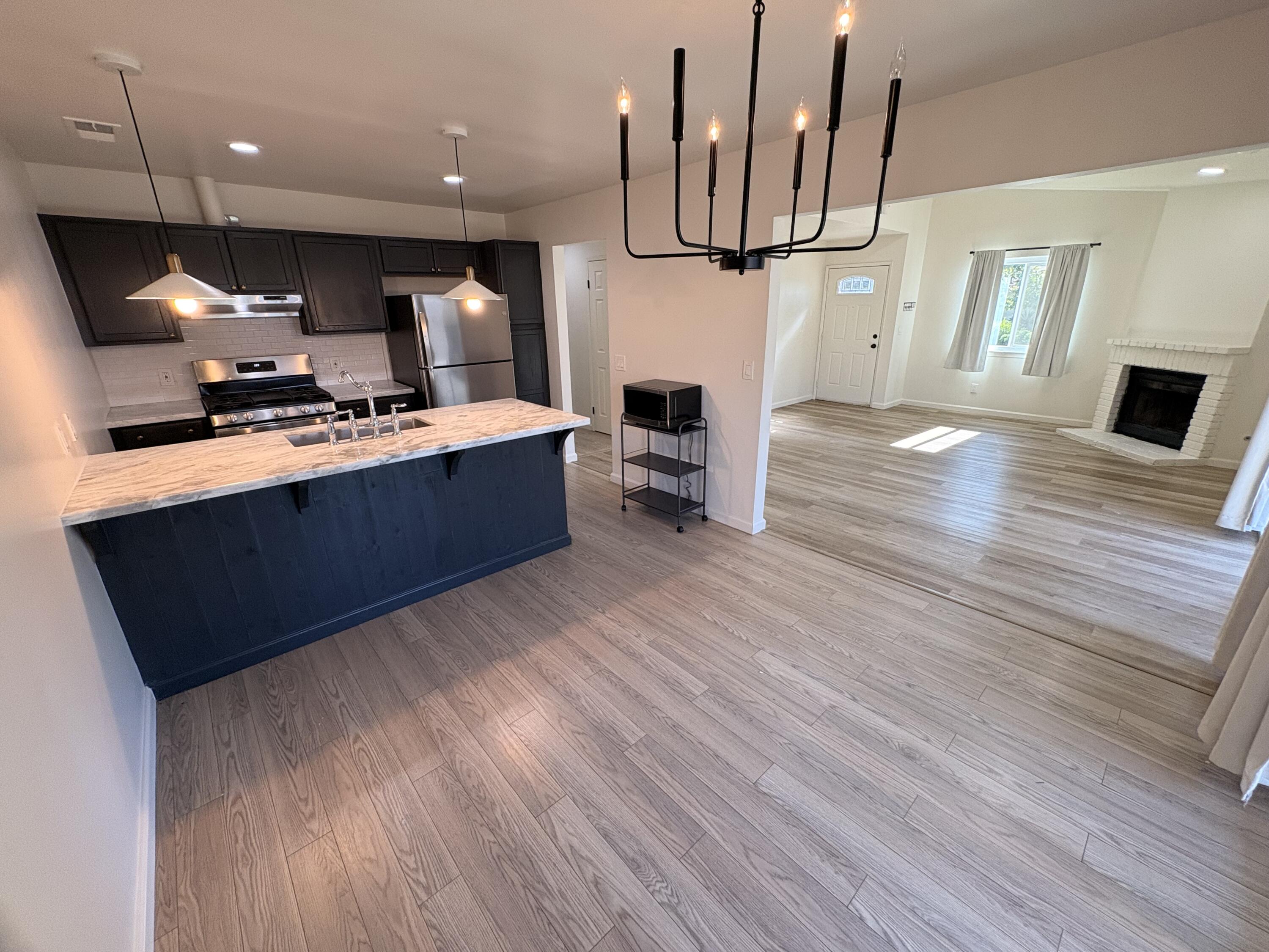 1600 N Goddard St, Visalia, CA 93292