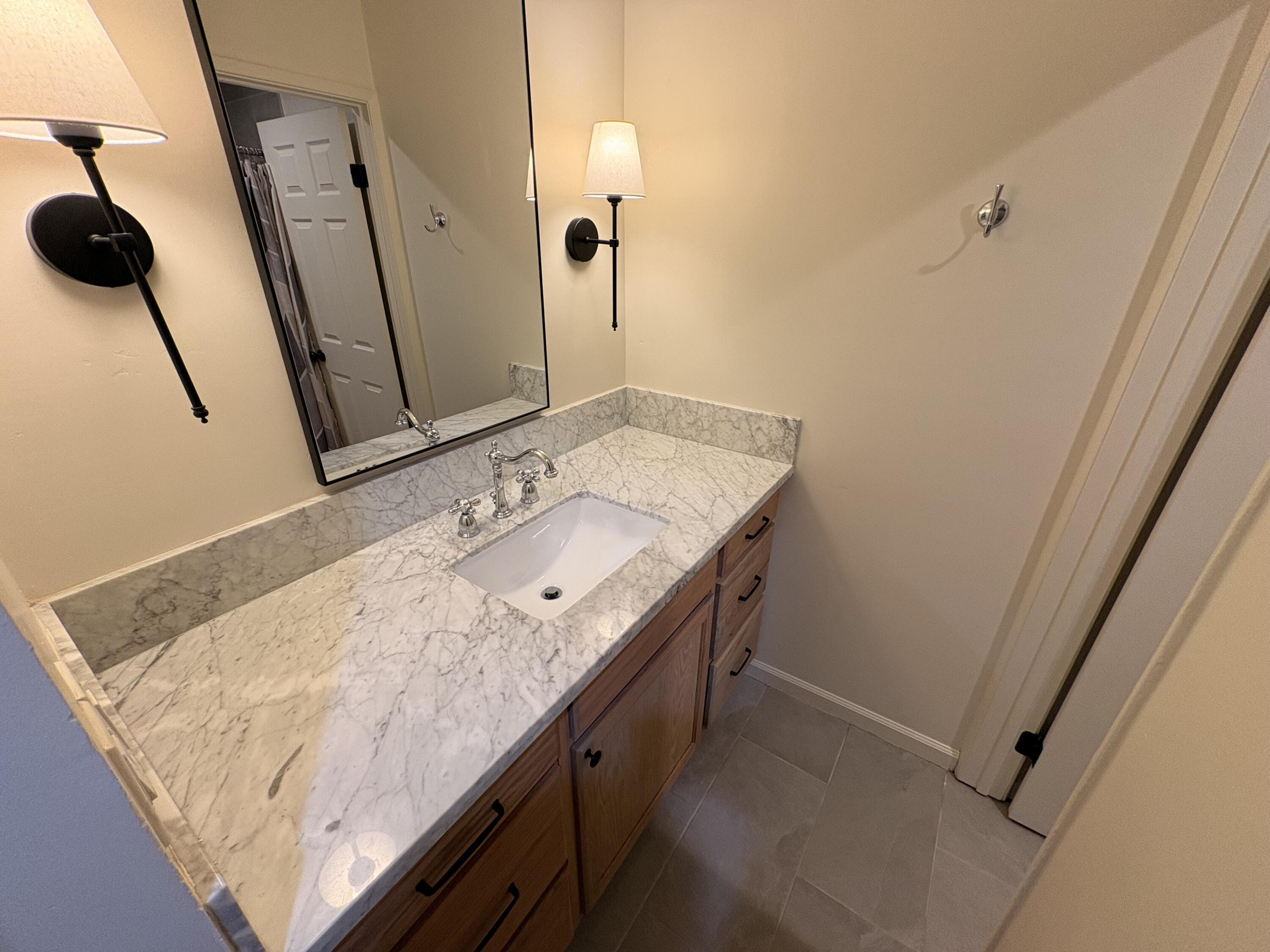 1600 N Goddard St, Visalia, CA 93292