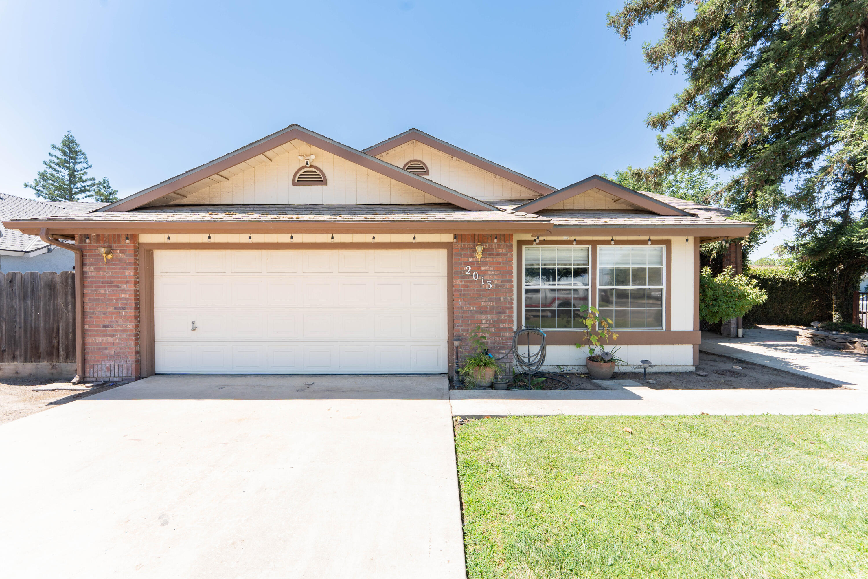 2013 Cricklewood Cir, Porterville, CA 93257