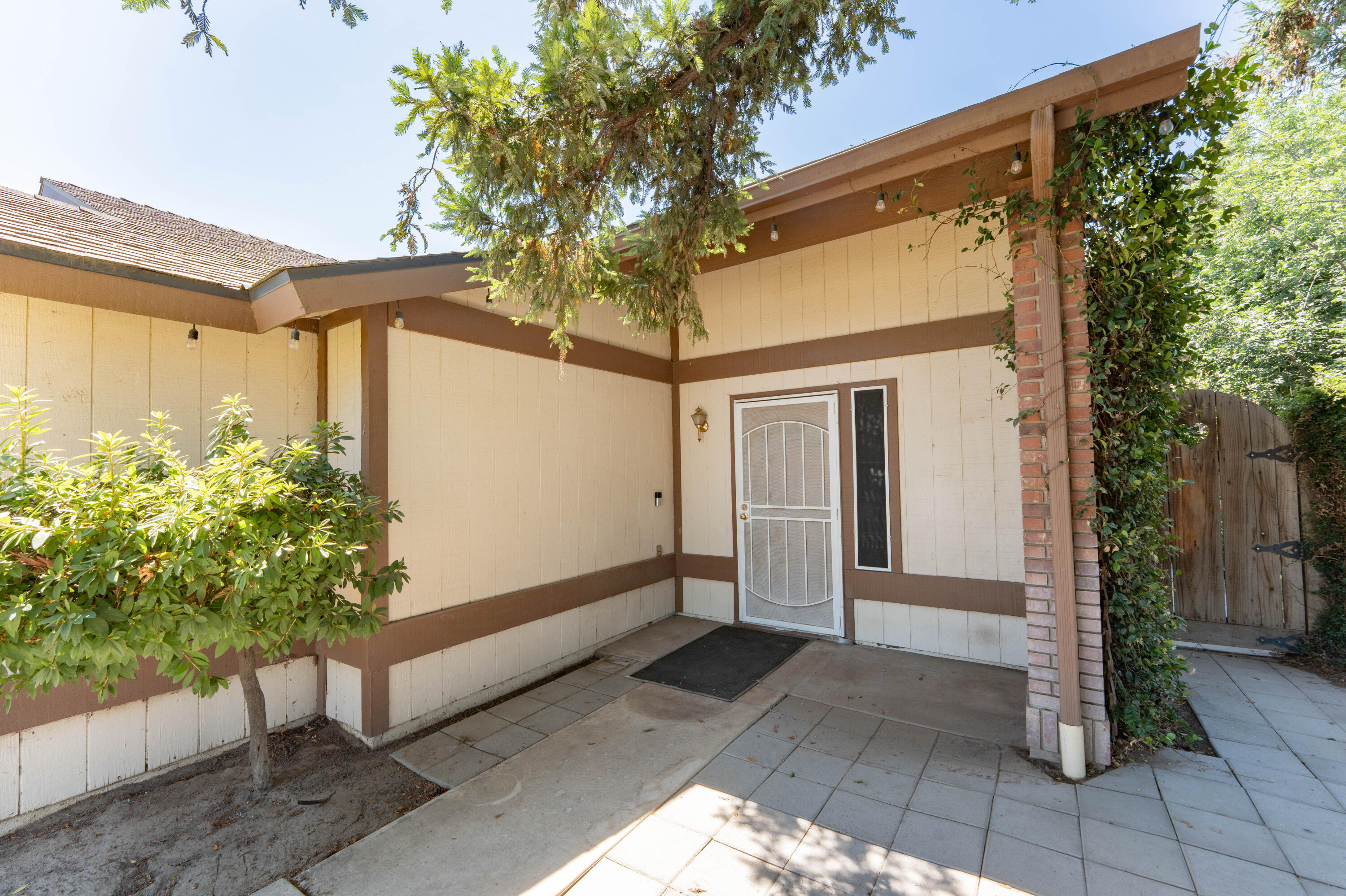 2013 Cricklewood Cir, Porterville, CA 93257