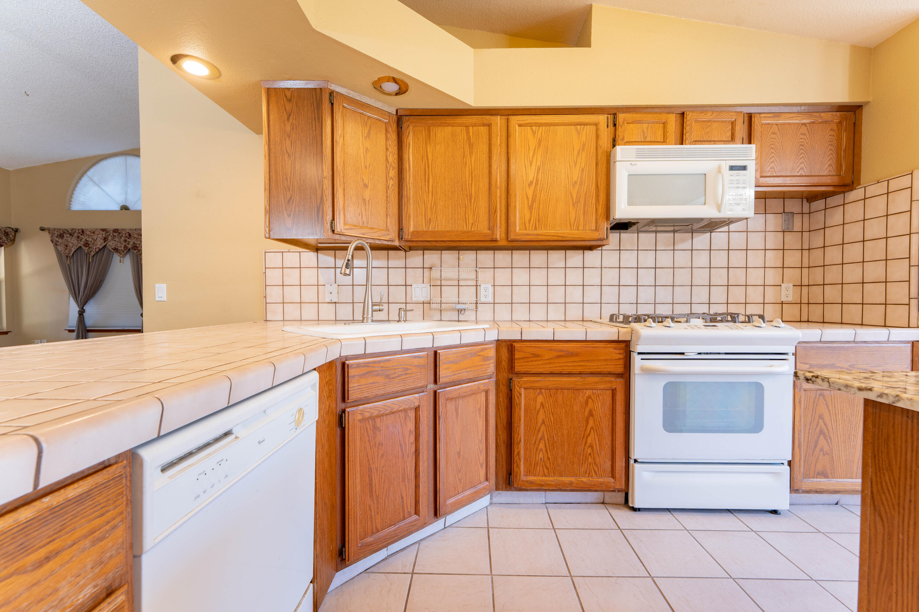 2013 Cricklewood Cir, Porterville, CA 93257