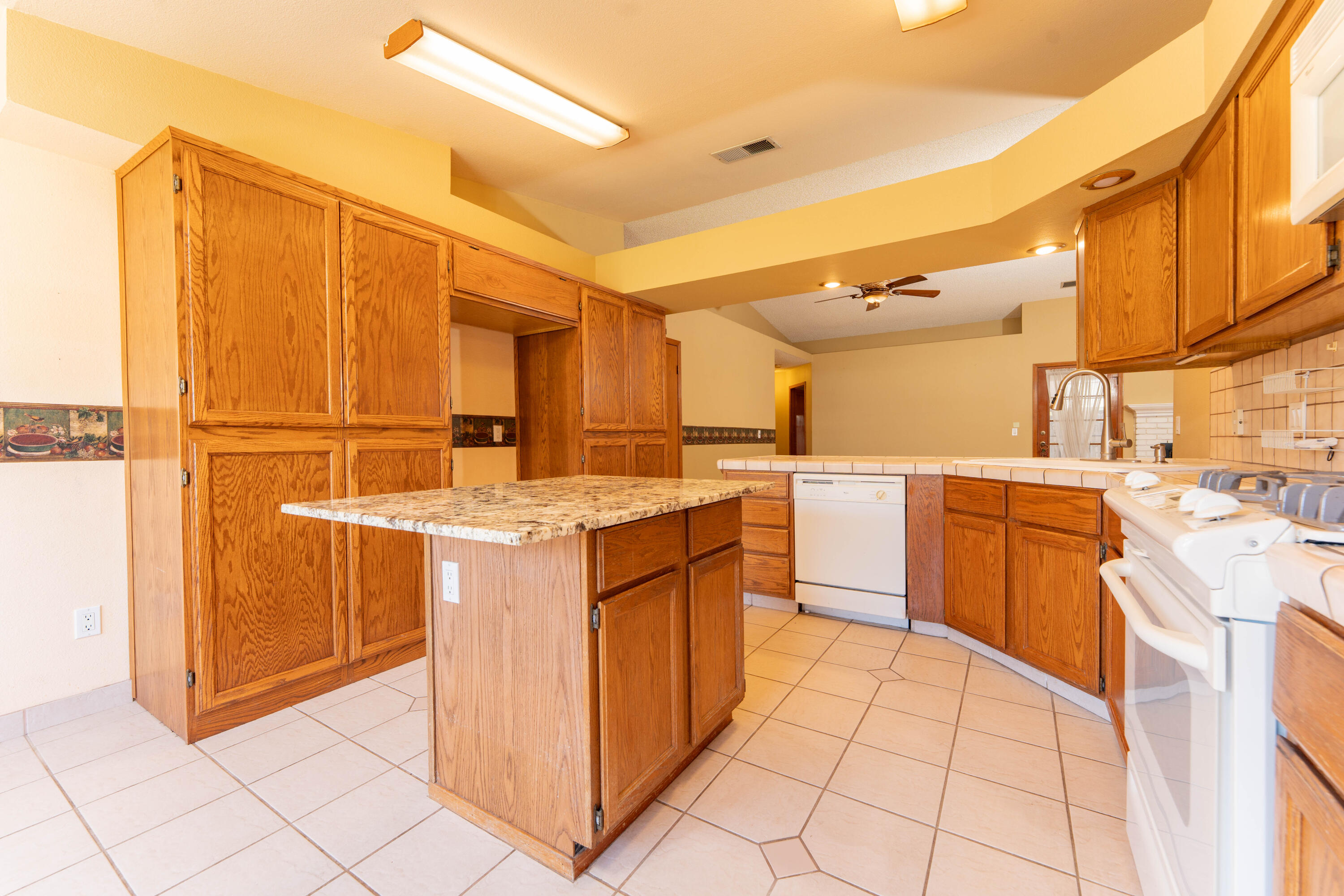 2013 Cricklewood Cir, Porterville, CA 93257